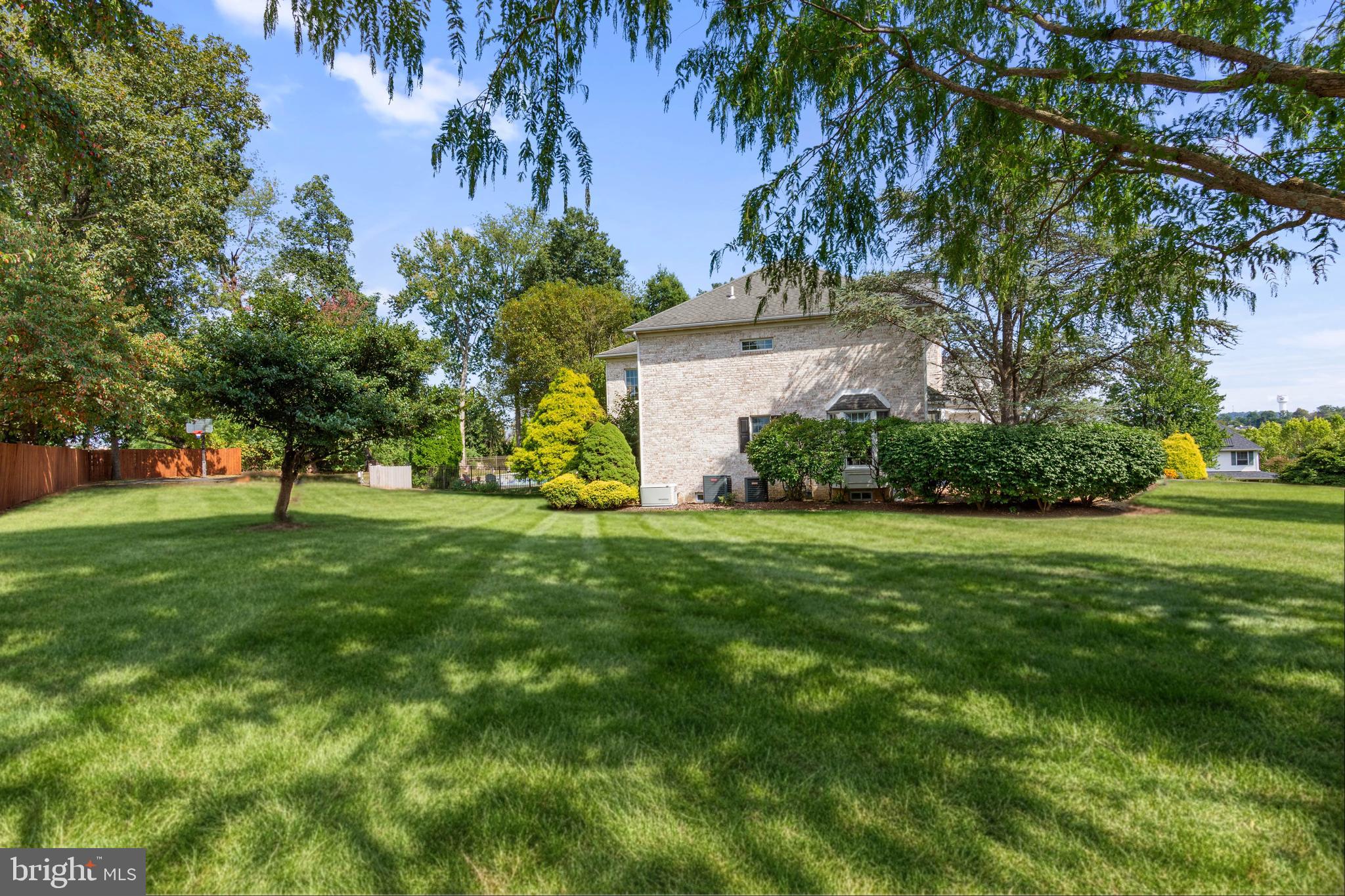 CLIVEDEN REACH - Residential