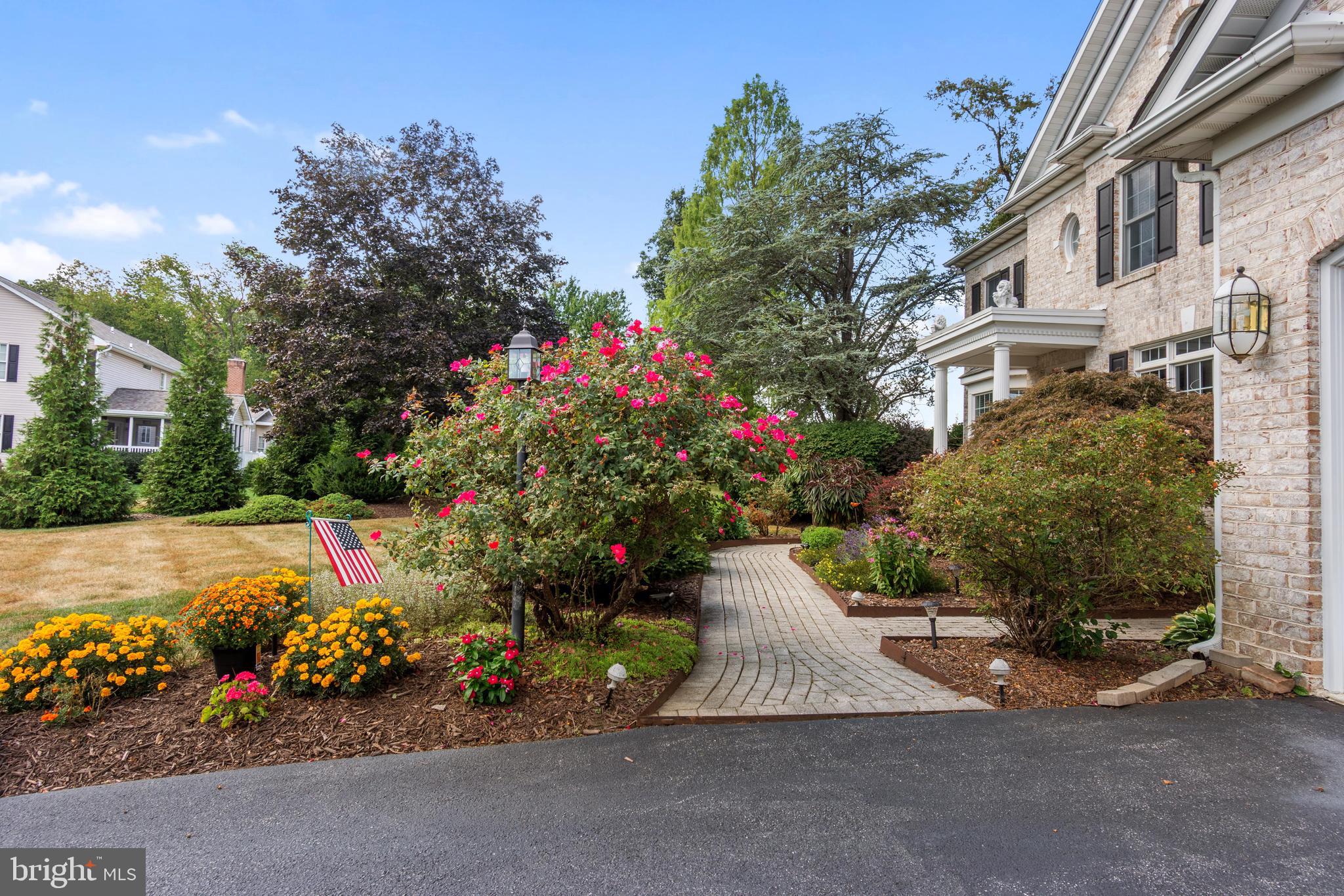 CLIVEDEN REACH - Residential