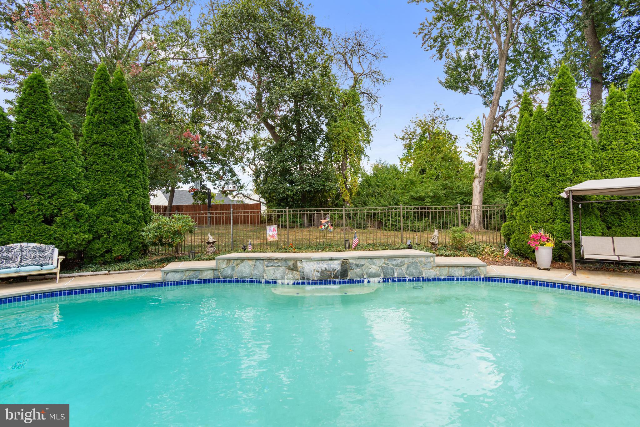 CLIVEDEN REACH - Residential