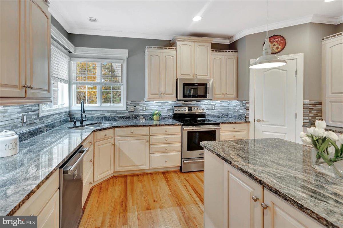 CLIVEDEN REACH - Residential