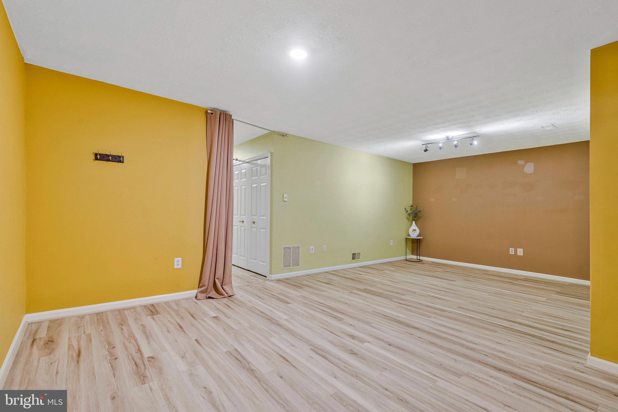 KINGSBERRY - Residential Lease