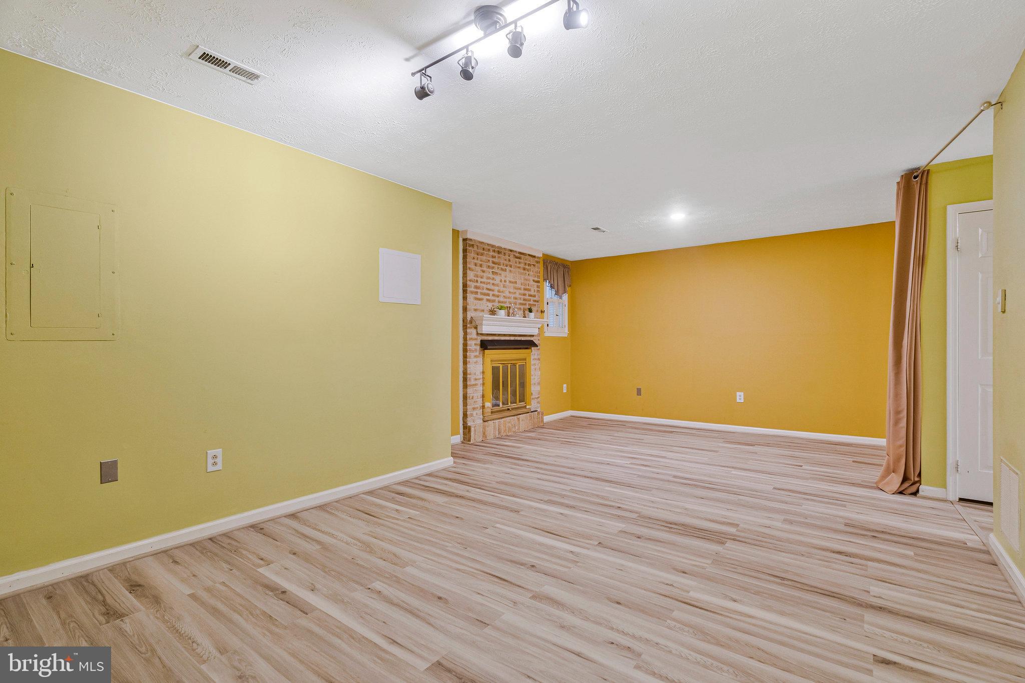 KINGSBERRY - Residential Lease