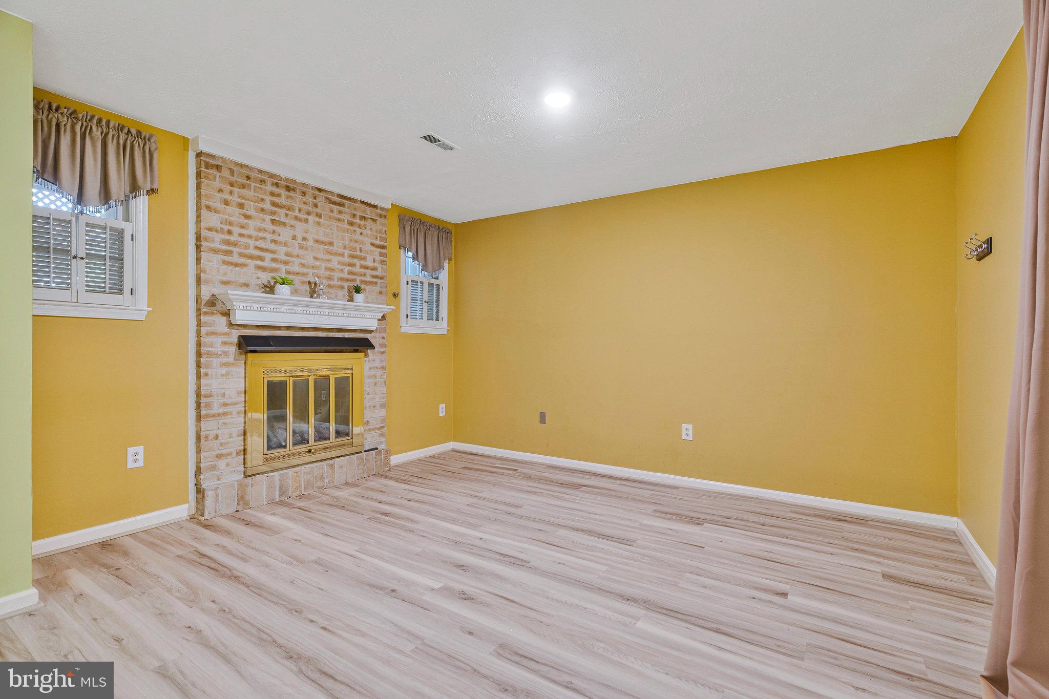 KINGSBERRY - Residential Lease