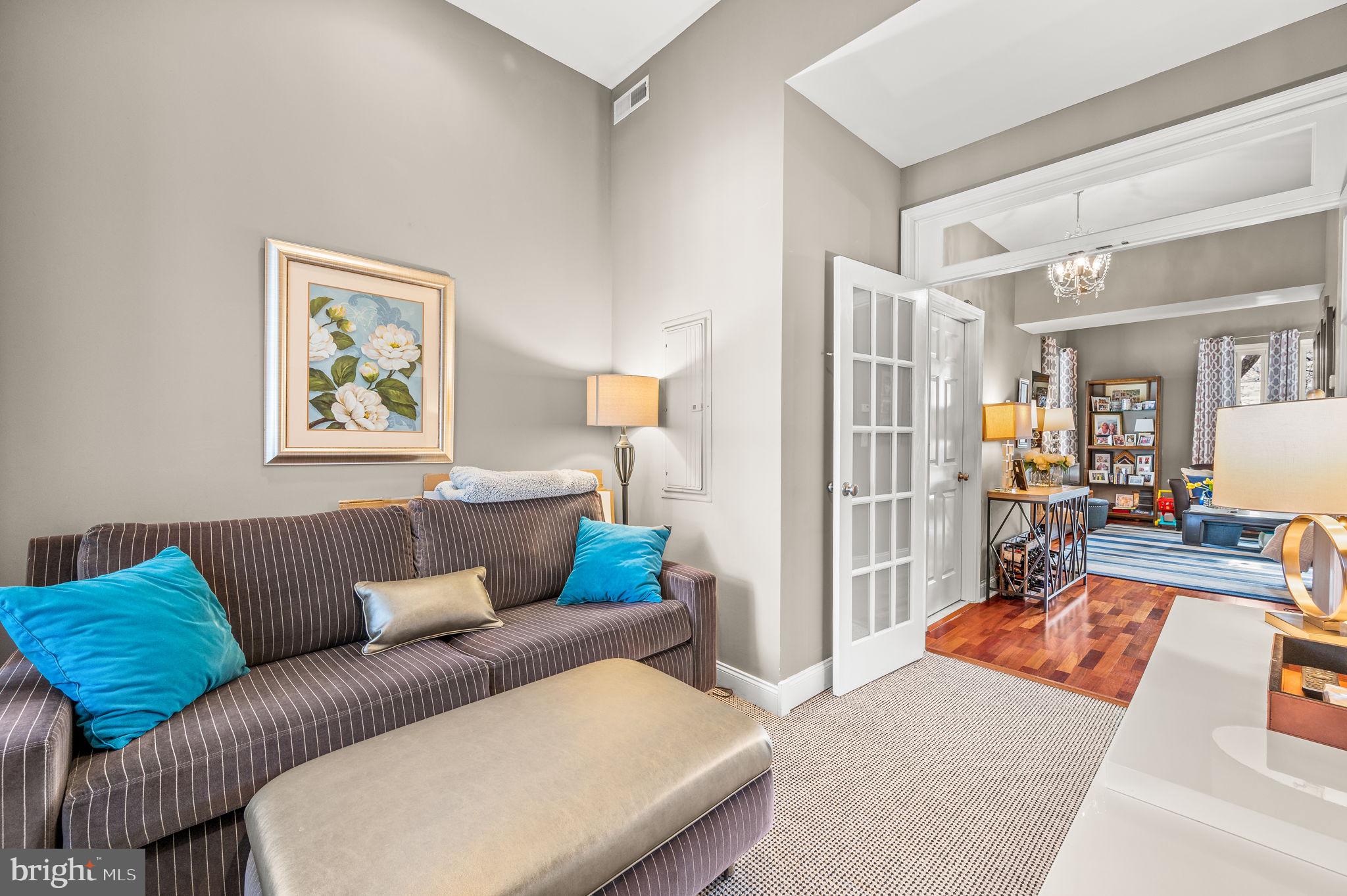 NAVAL SQUARE - Residential Lease