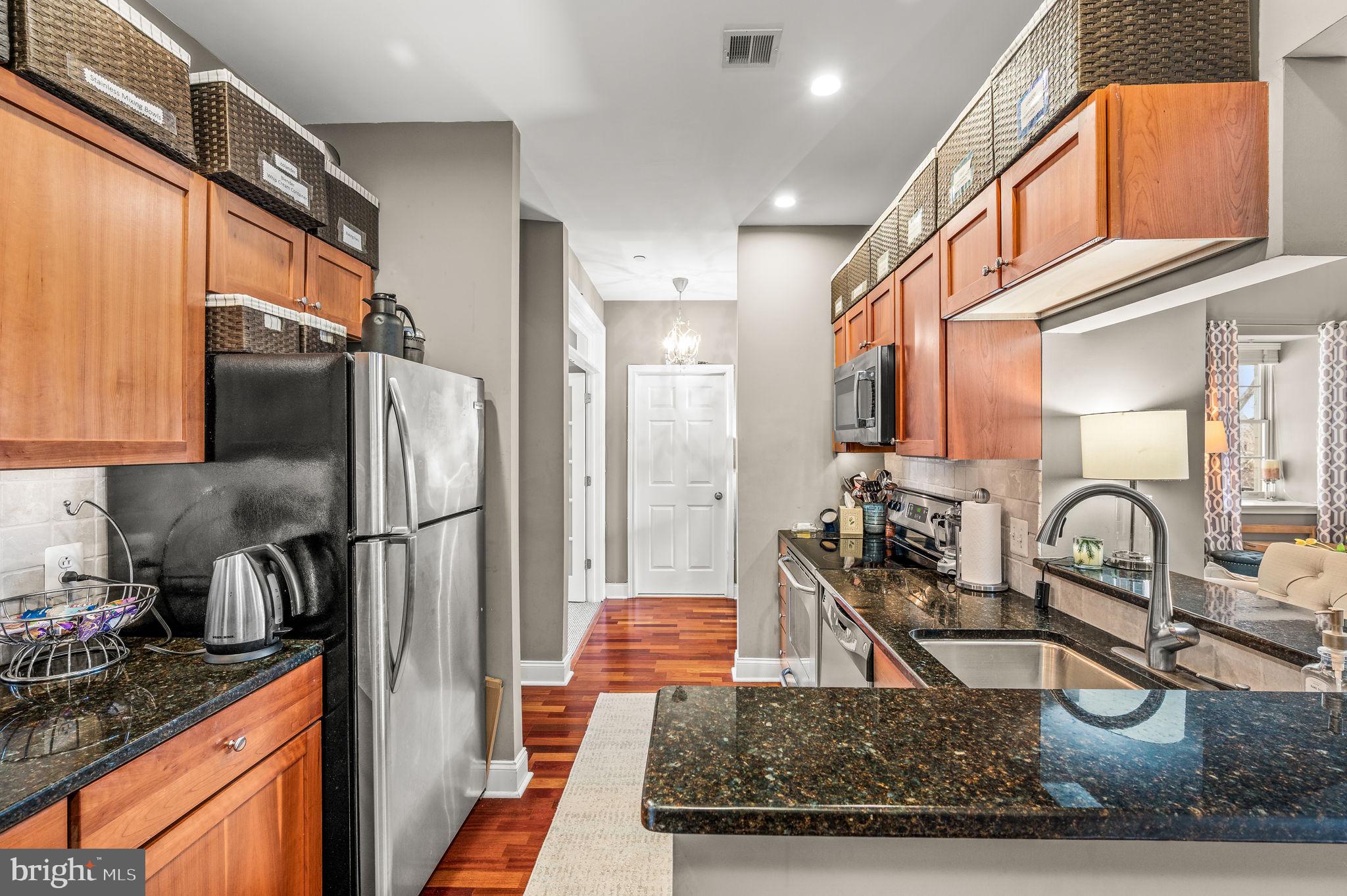 NAVAL SQUARE - Residential Lease