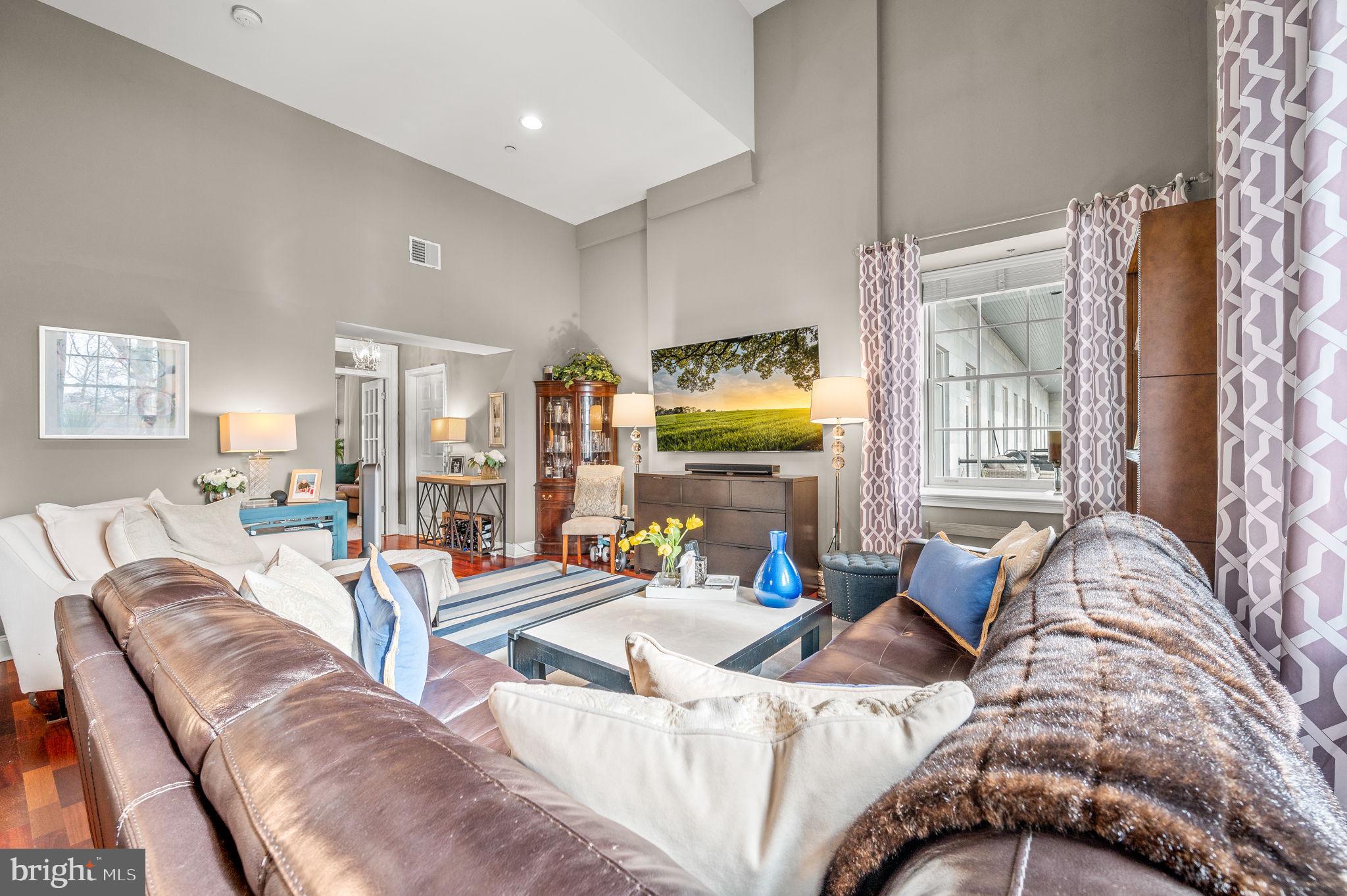 NAVAL SQUARE - Residential Lease