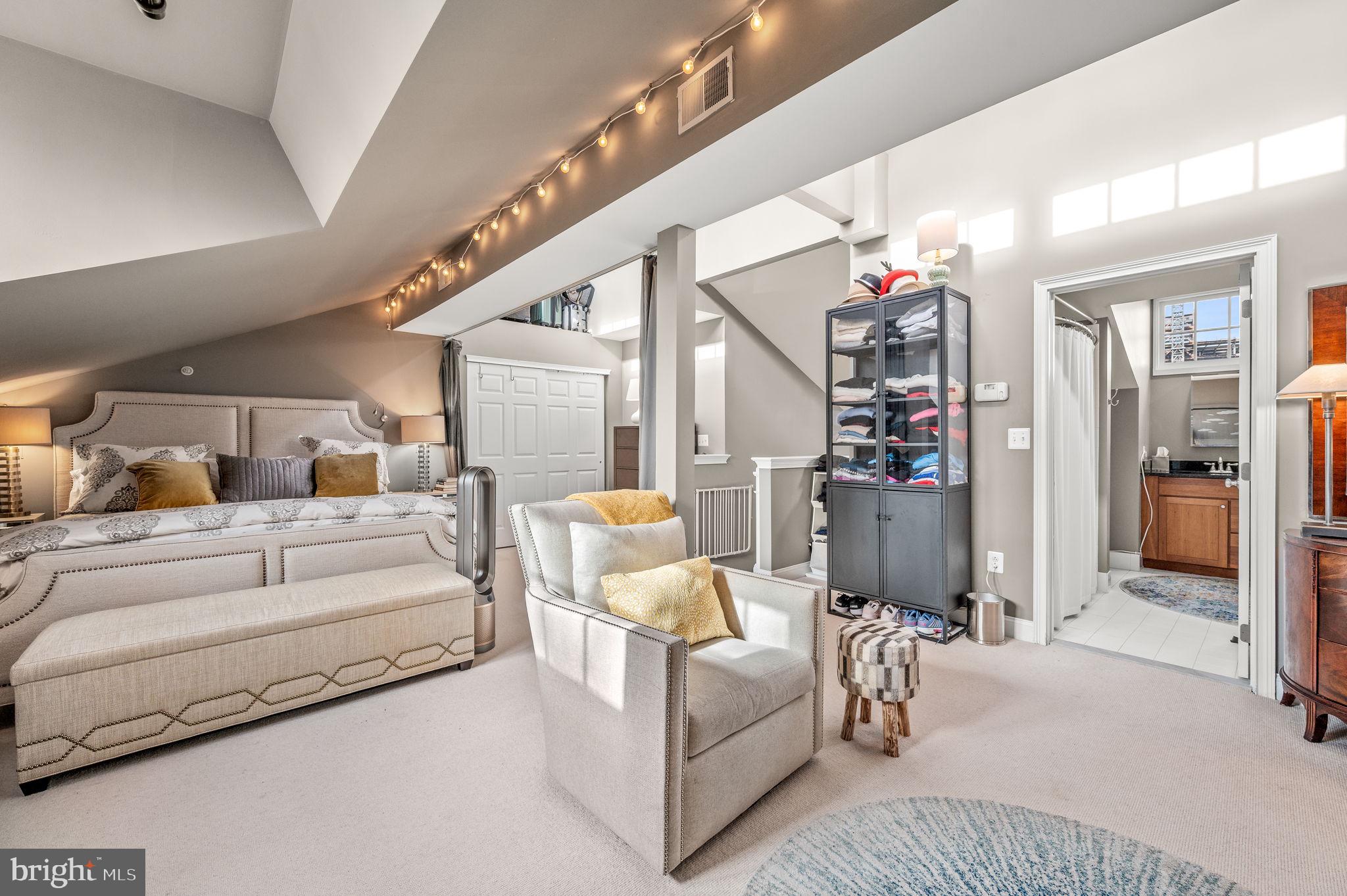 NAVAL SQUARE - Residential Lease