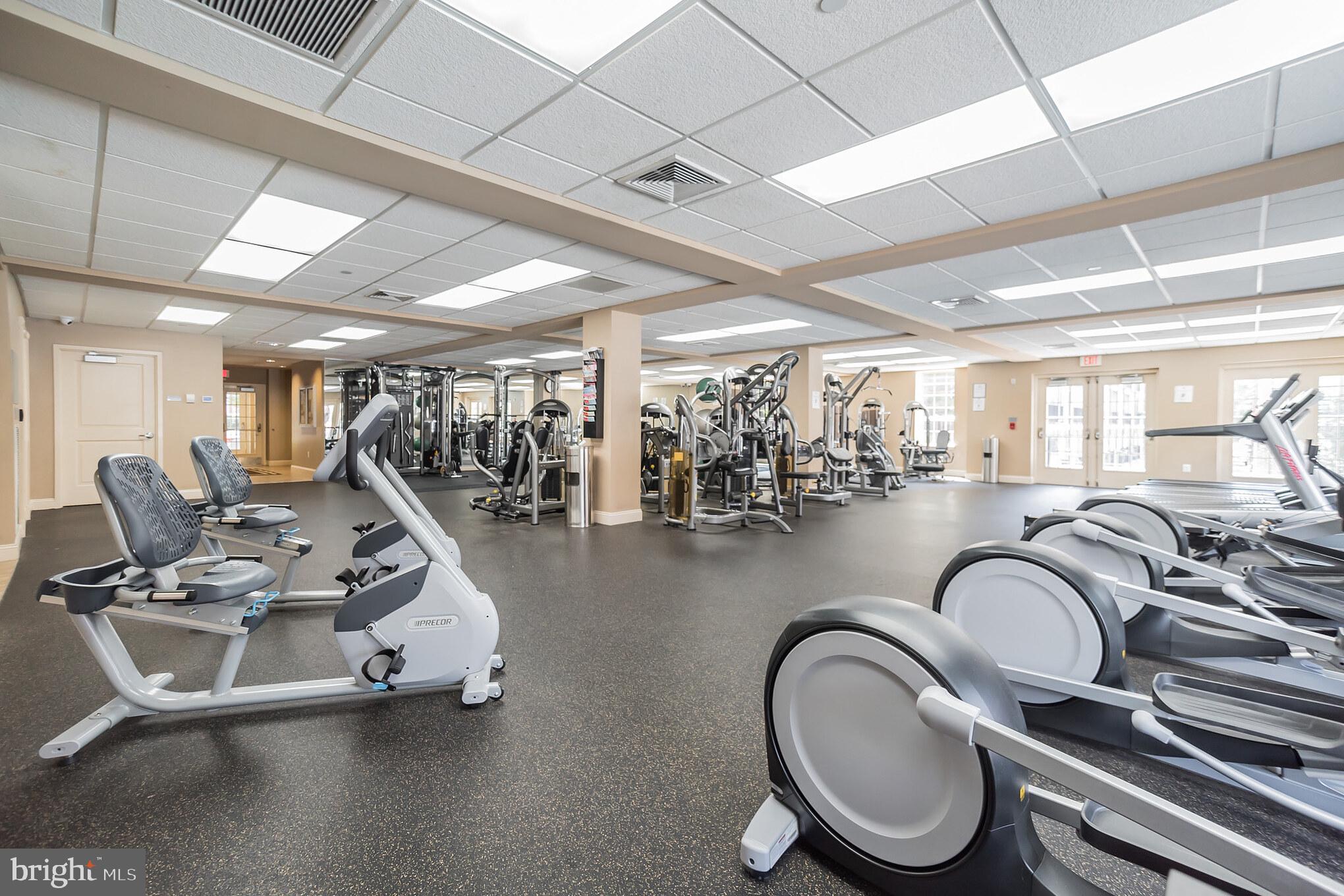 NAVAL SQUARE - Residential Lease