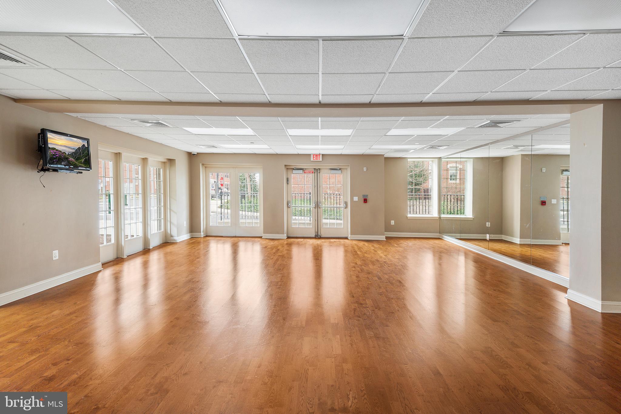 NAVAL SQUARE - Residential Lease