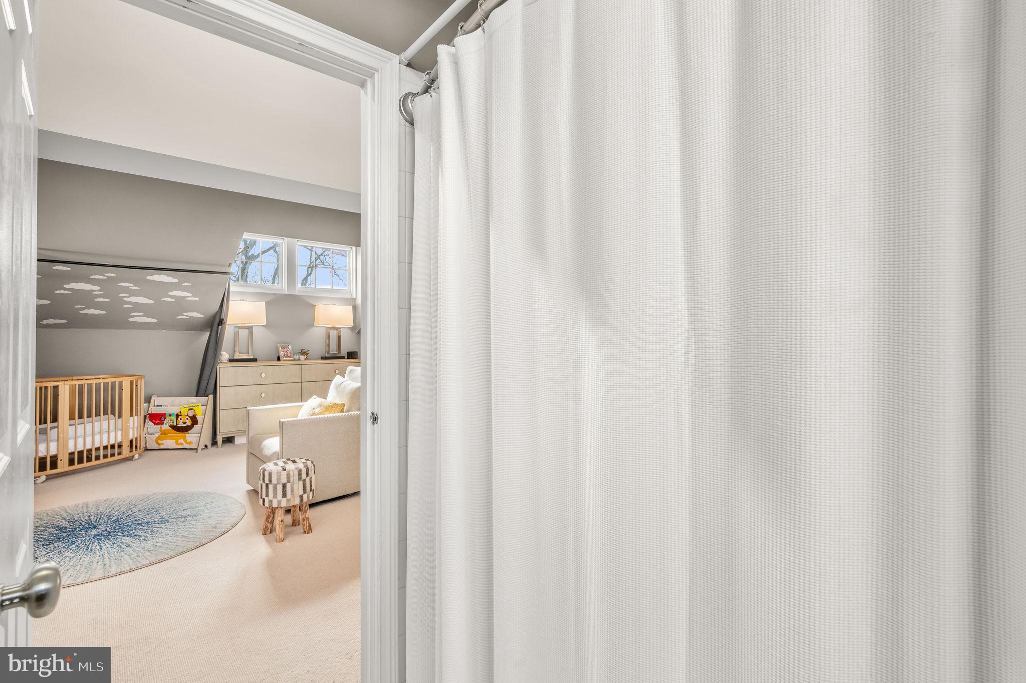 NAVAL SQUARE - Residential Lease