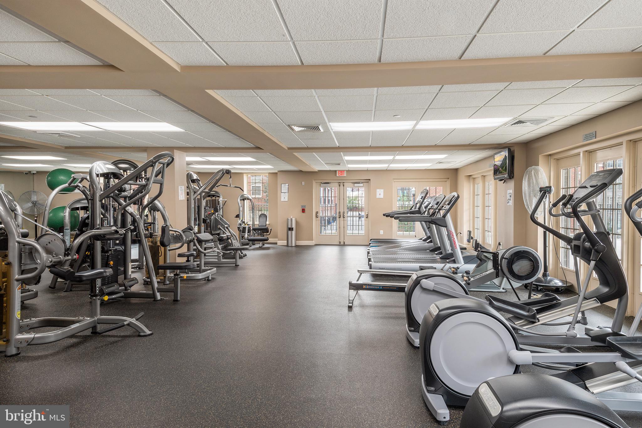 NAVAL SQUARE - Residential Lease