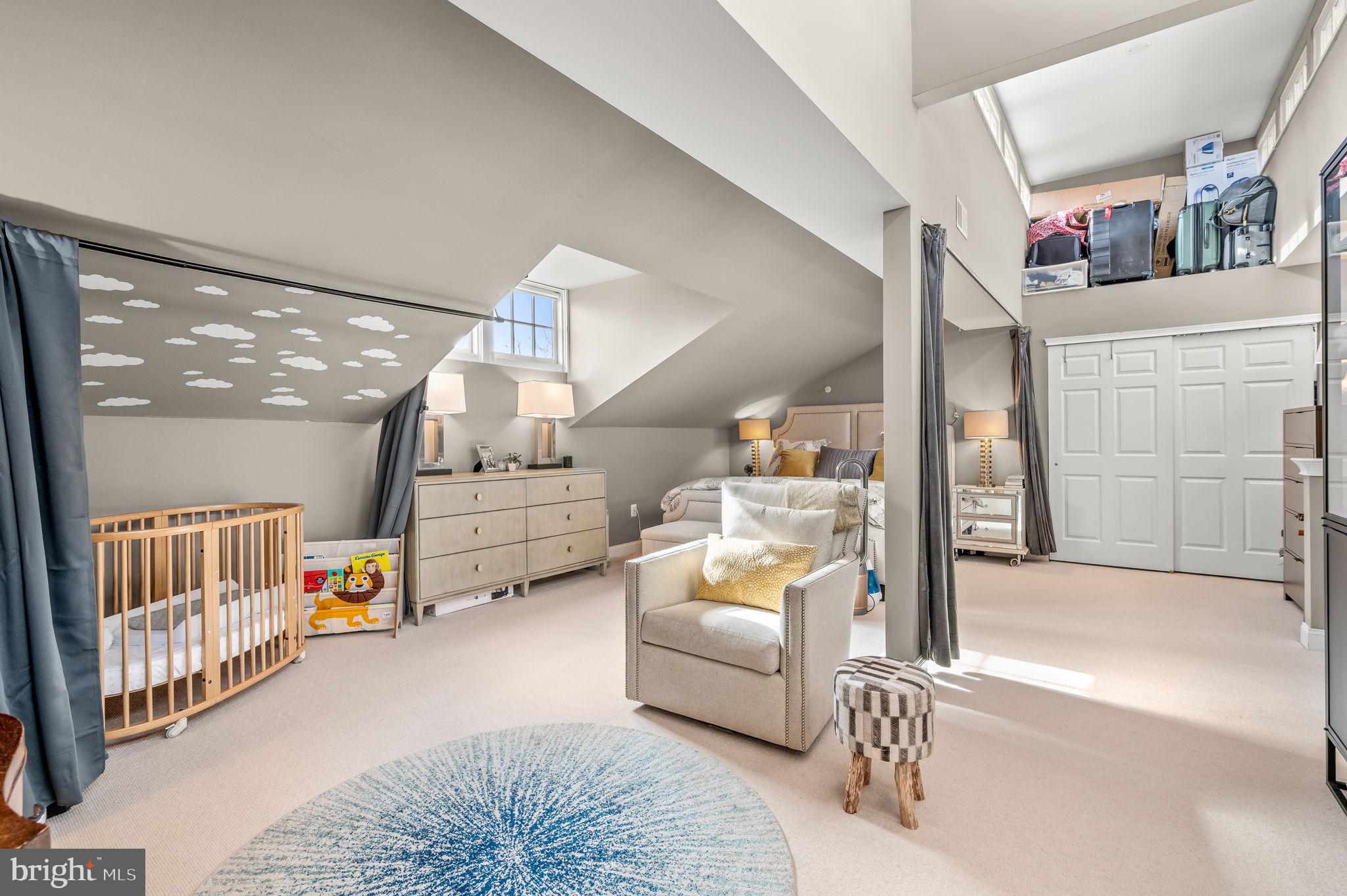 NAVAL SQUARE - Residential Lease