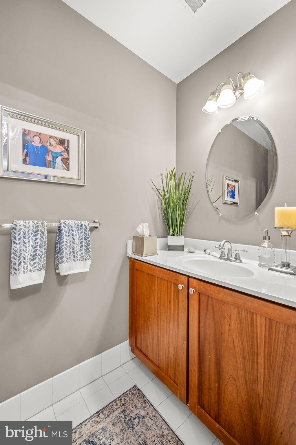 NAVAL SQUARE - Residential Lease