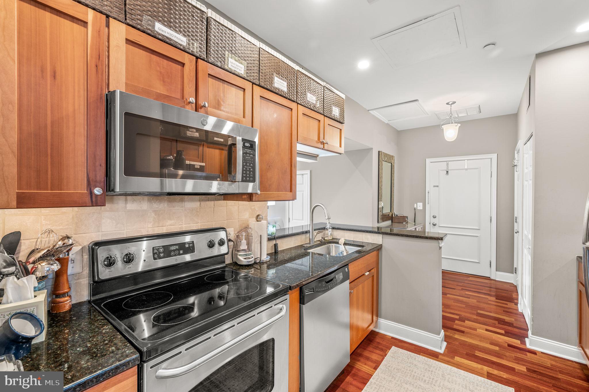 NAVAL SQUARE - Residential Lease