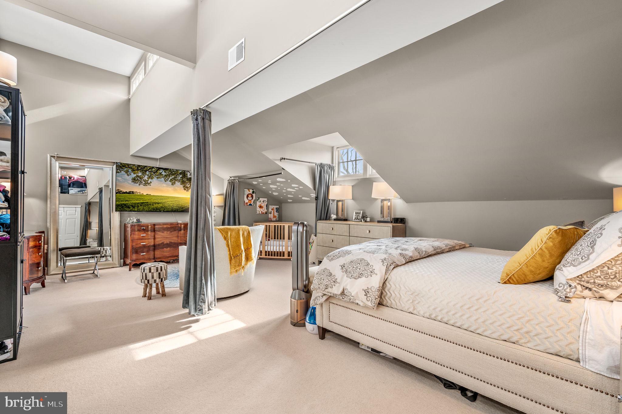 NAVAL SQUARE - Residential Lease