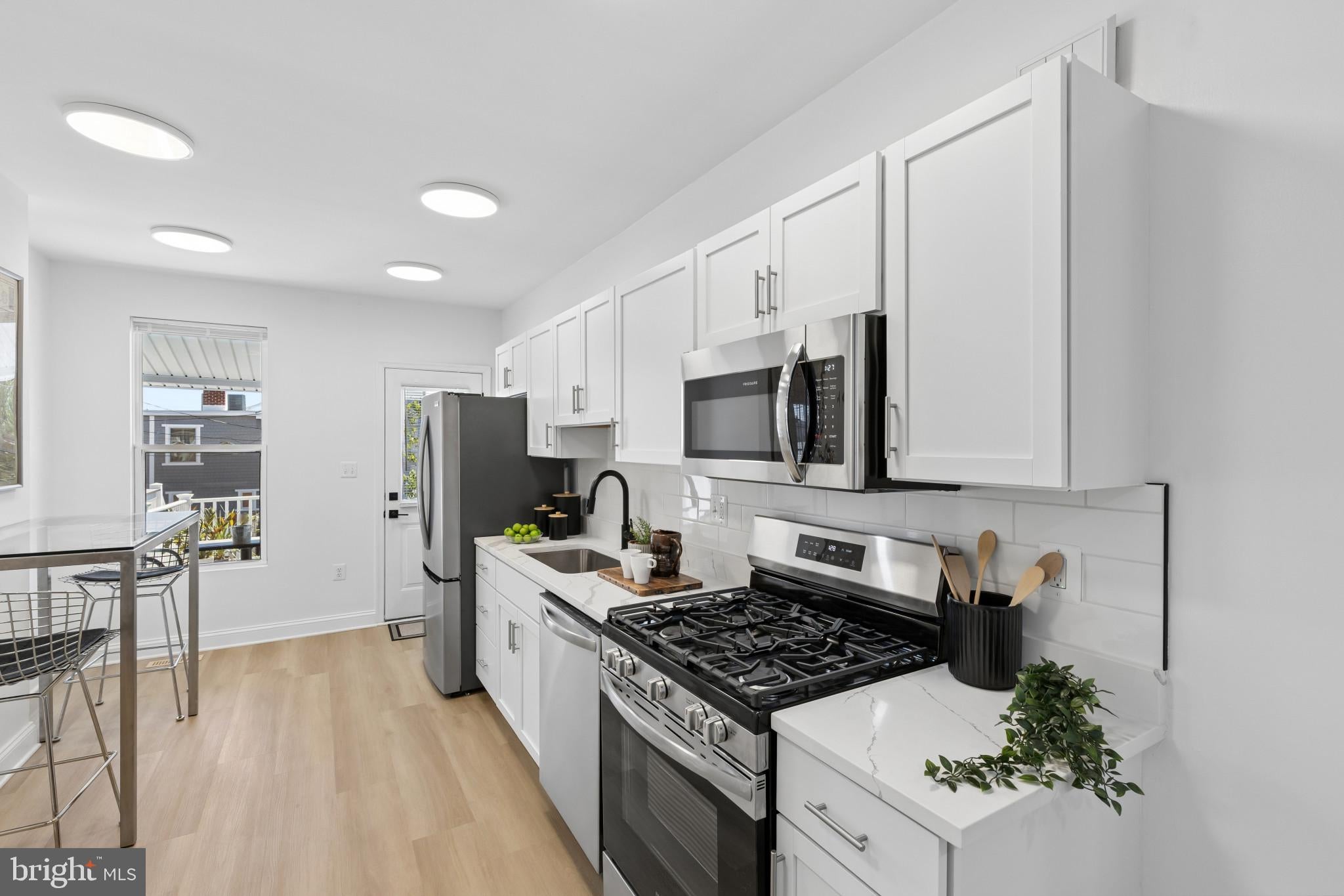 1023 W 37TH STREET