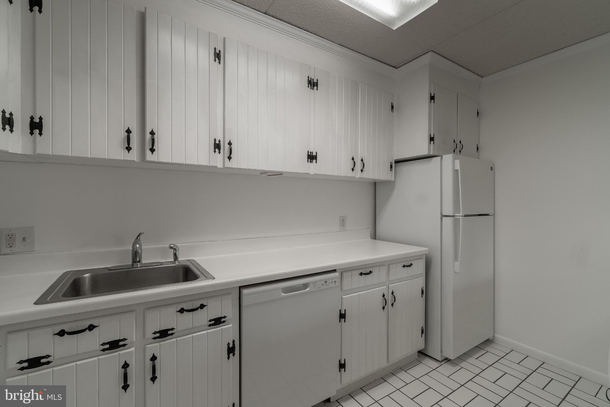 EDGEWOOD CONDOMMINIUMS - Residential