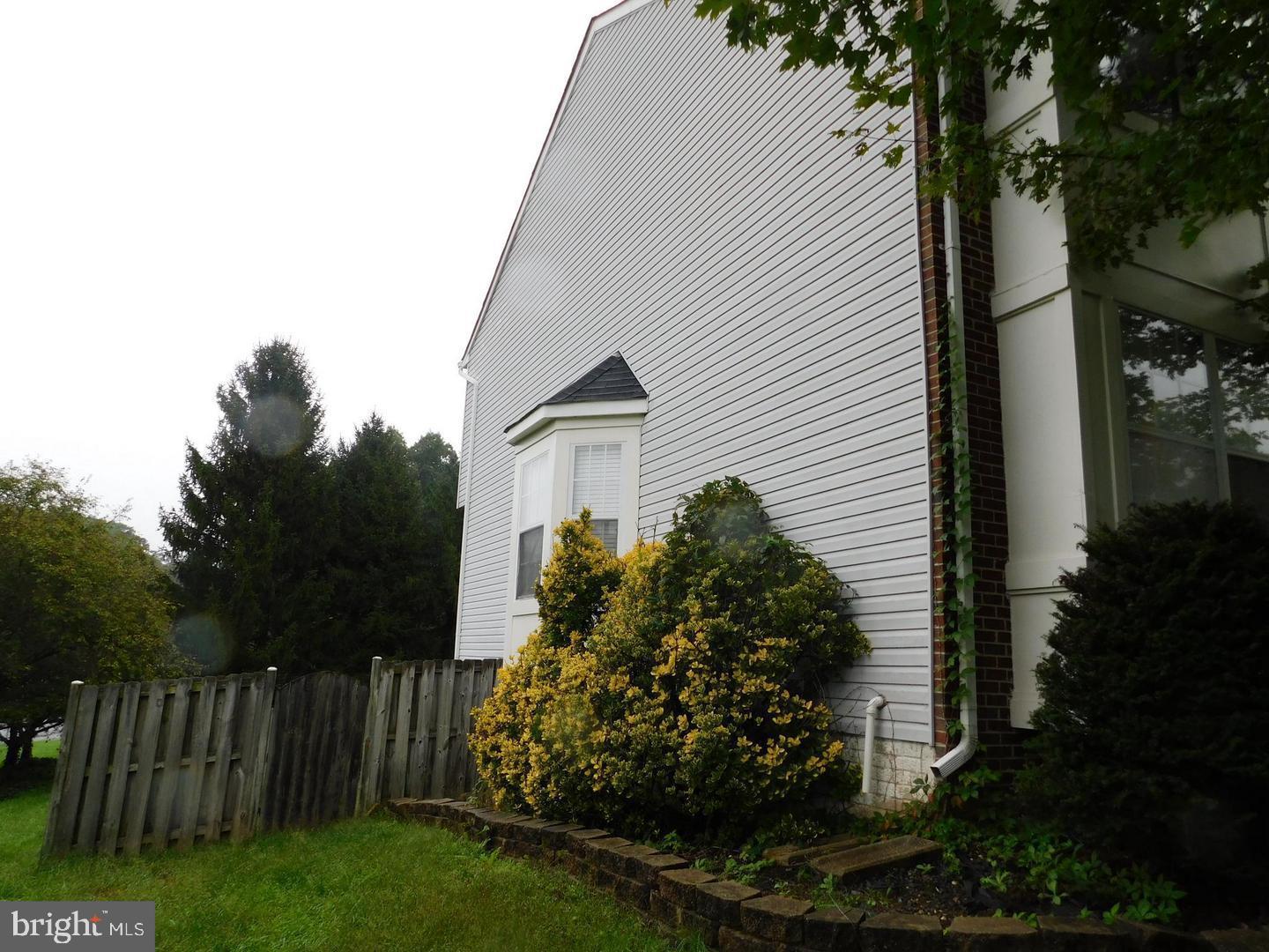 HAMPTON OAKS - Residential Lease