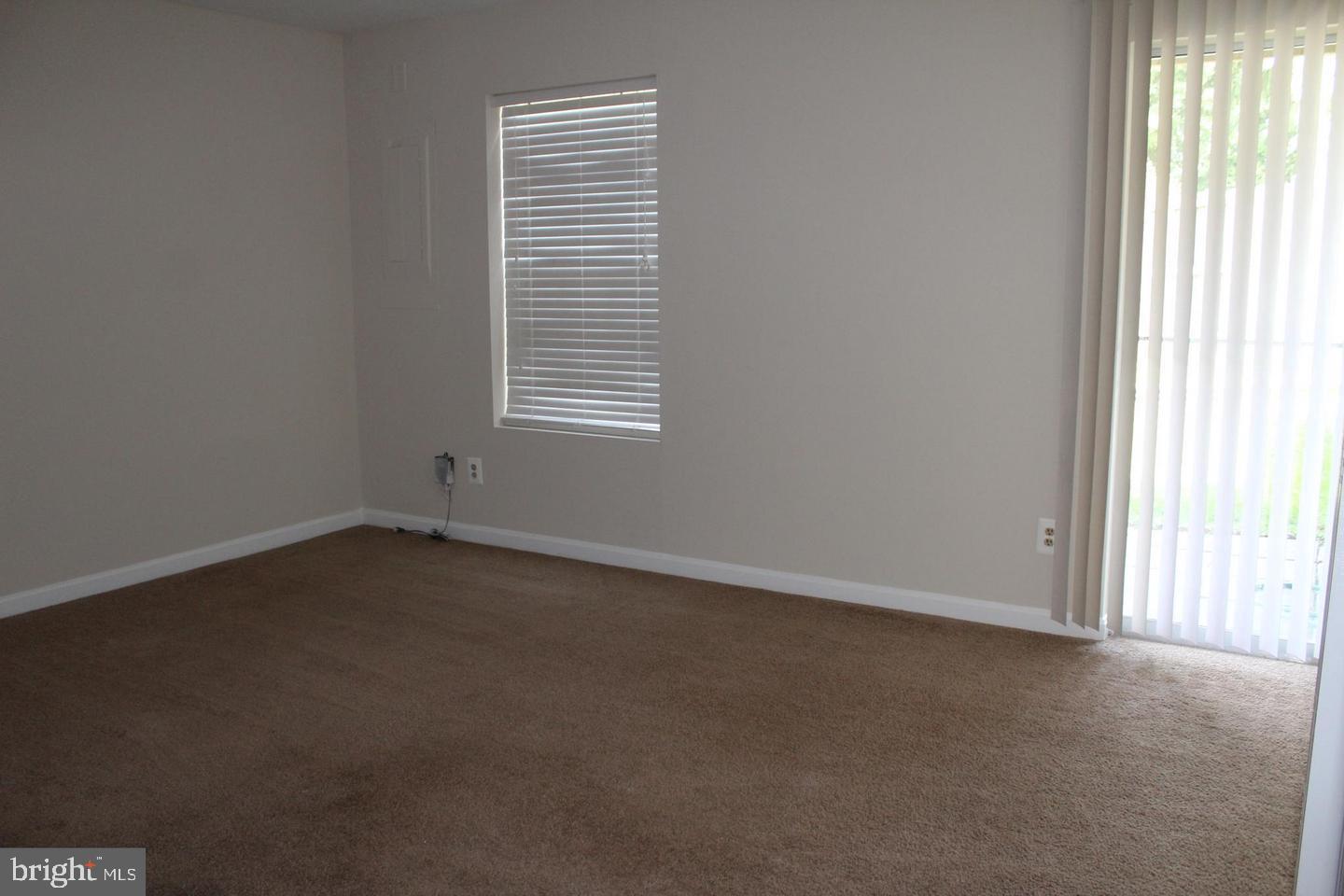 HAMPTON OAKS - Residential Lease