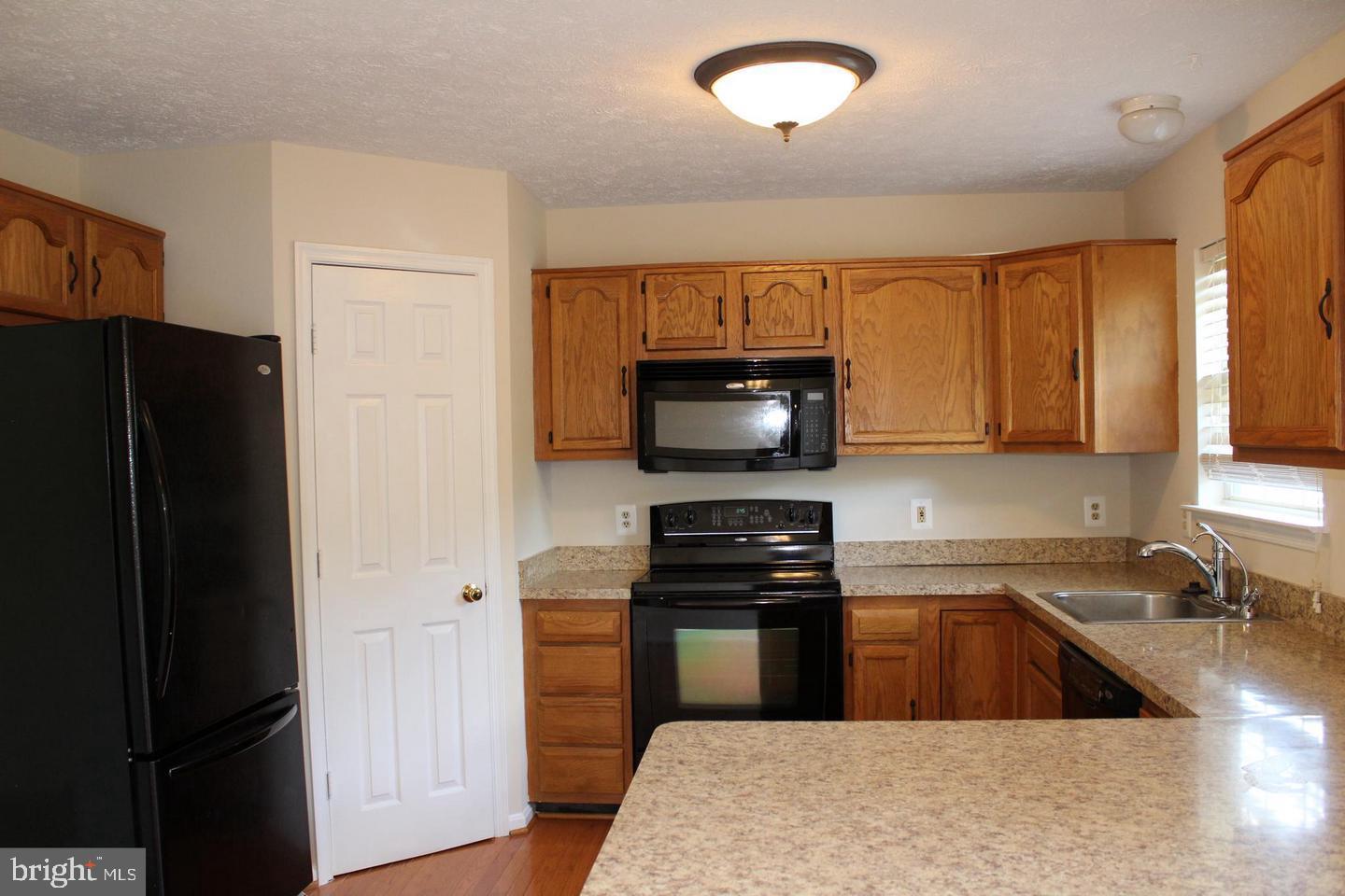 HAMPTON OAKS - Residential Lease