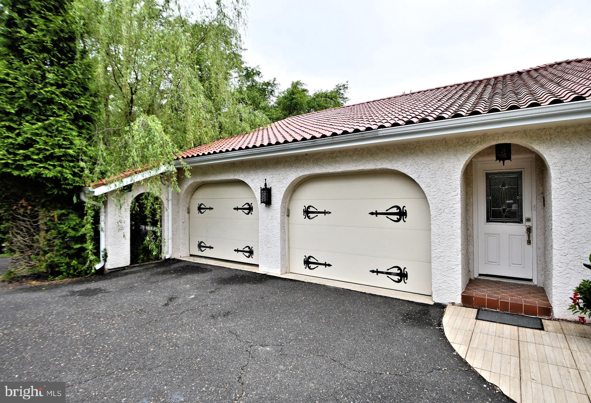 EXECUTIVE ESTATES - Residential