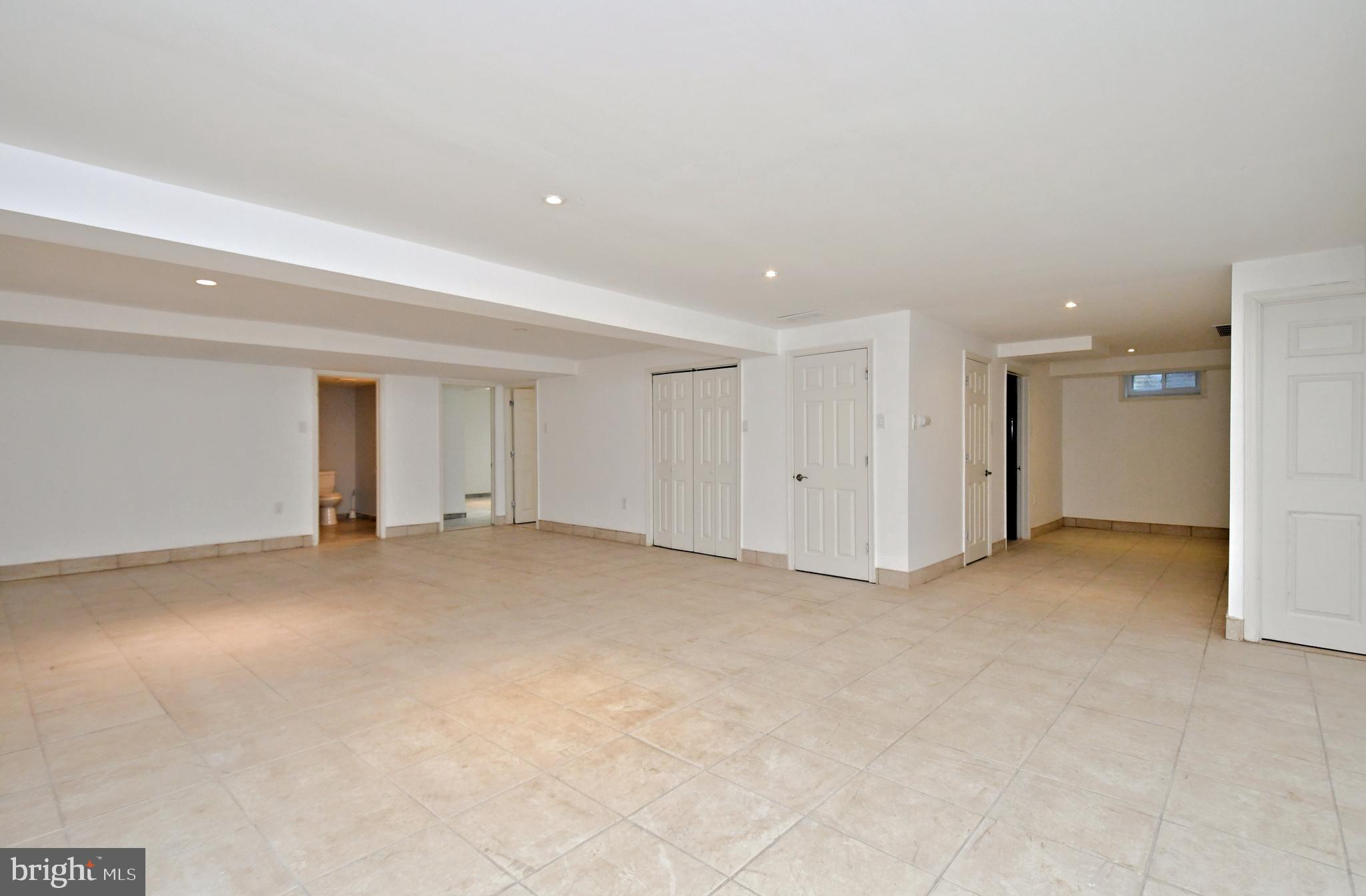 EXECUTIVE ESTATES - Residential