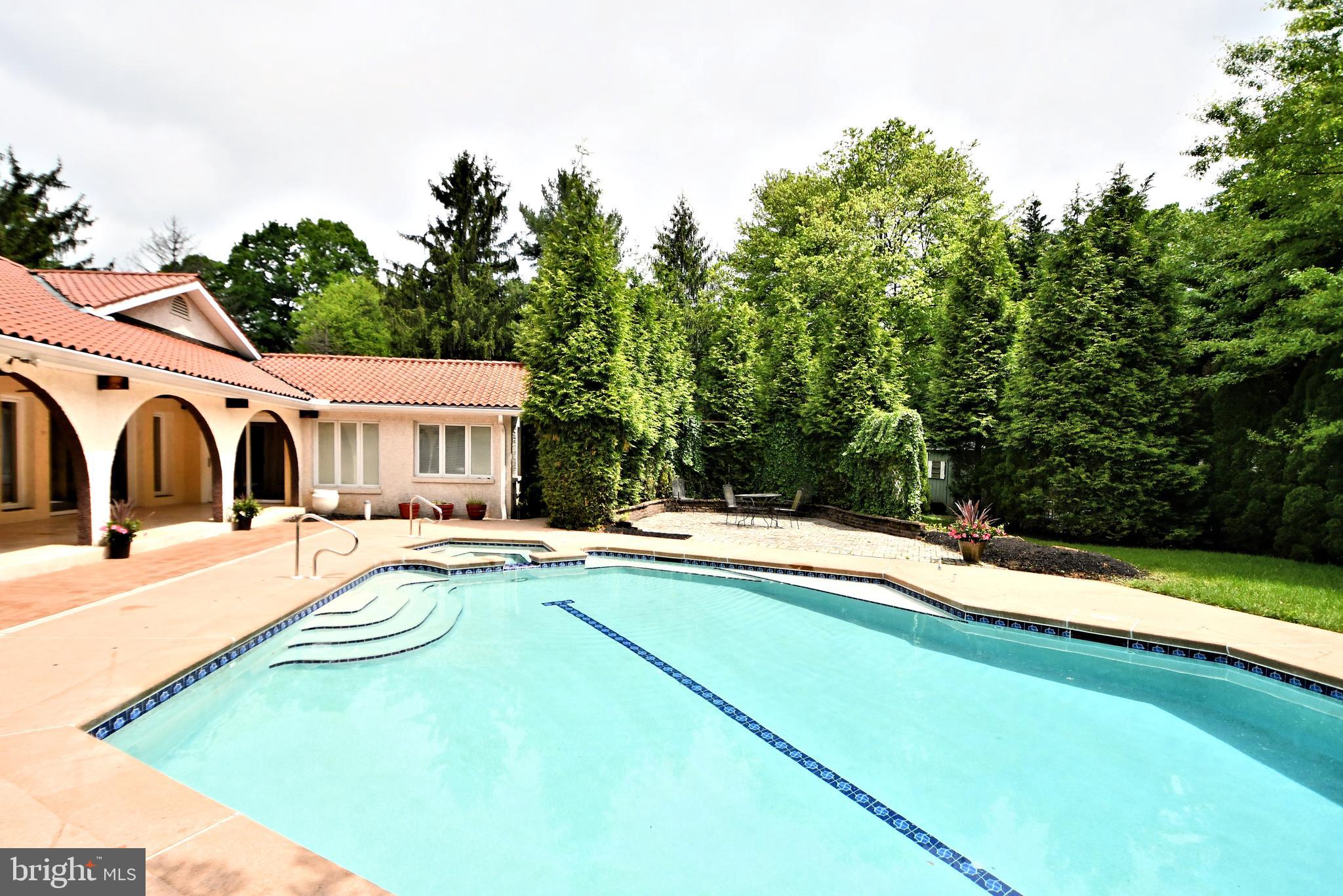 EXECUTIVE ESTATES - Residential