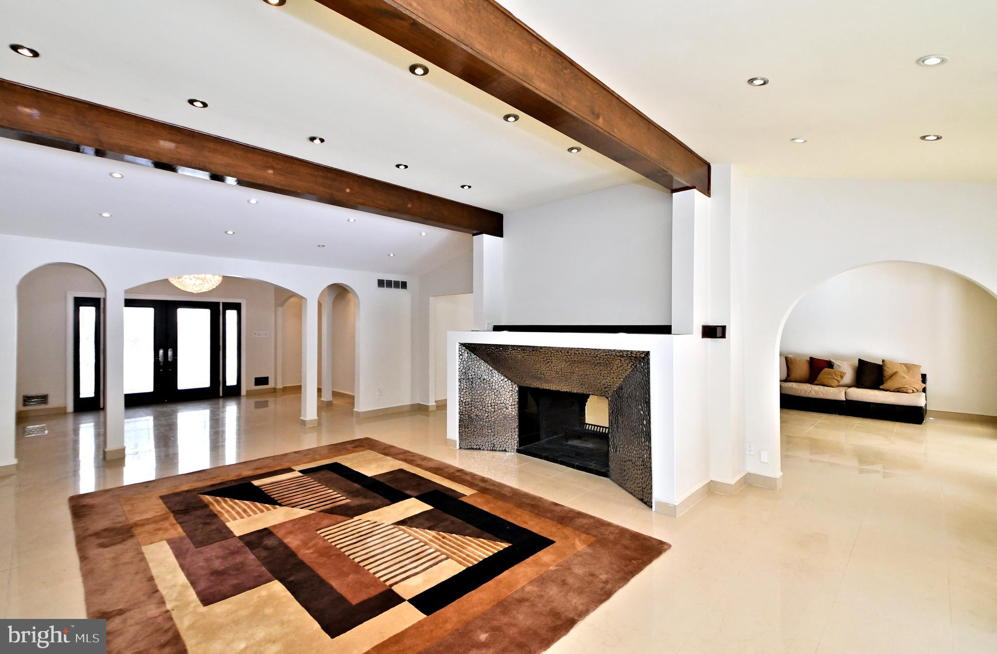 EXECUTIVE ESTATES - Residential