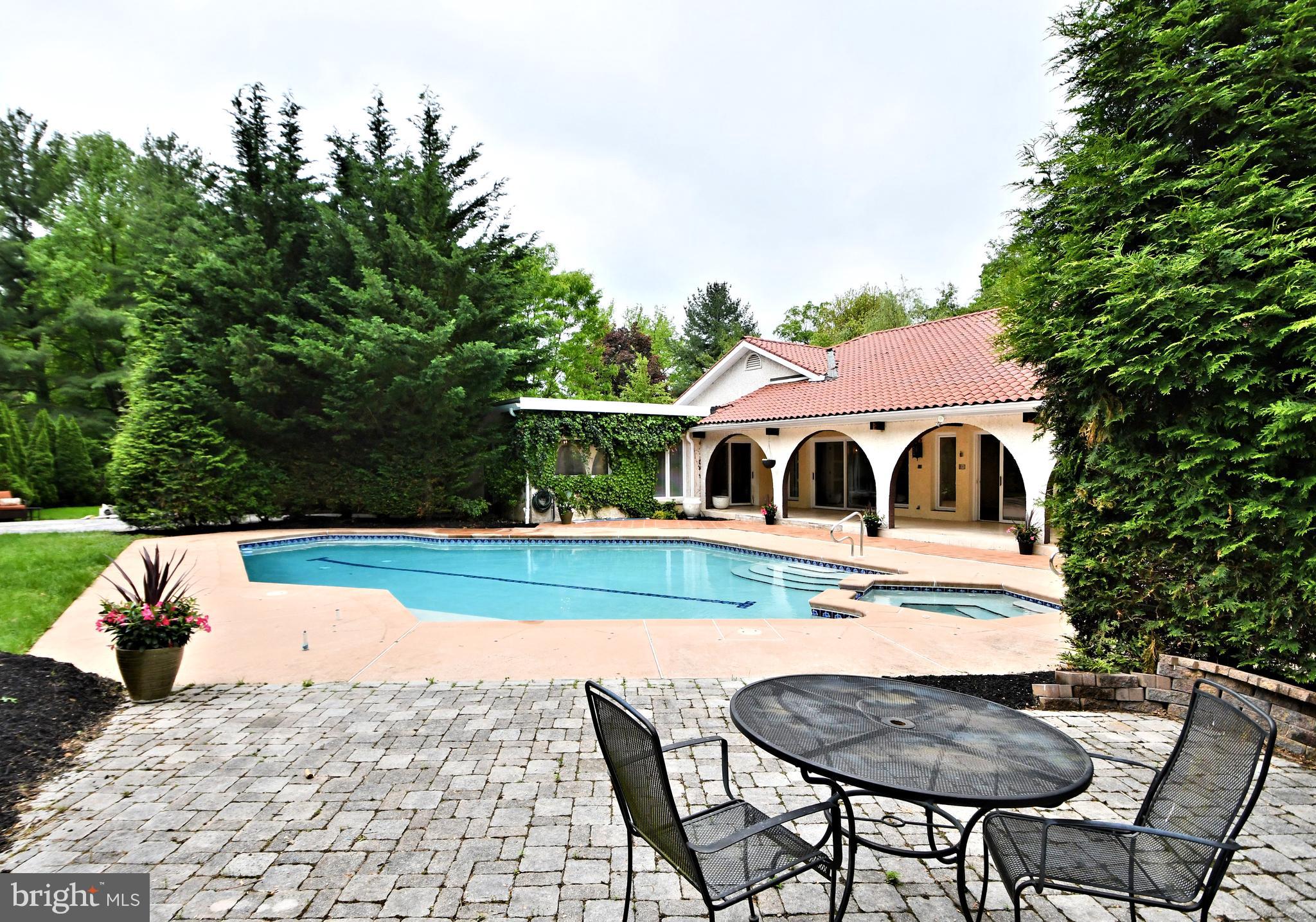 EXECUTIVE ESTATES - Residential