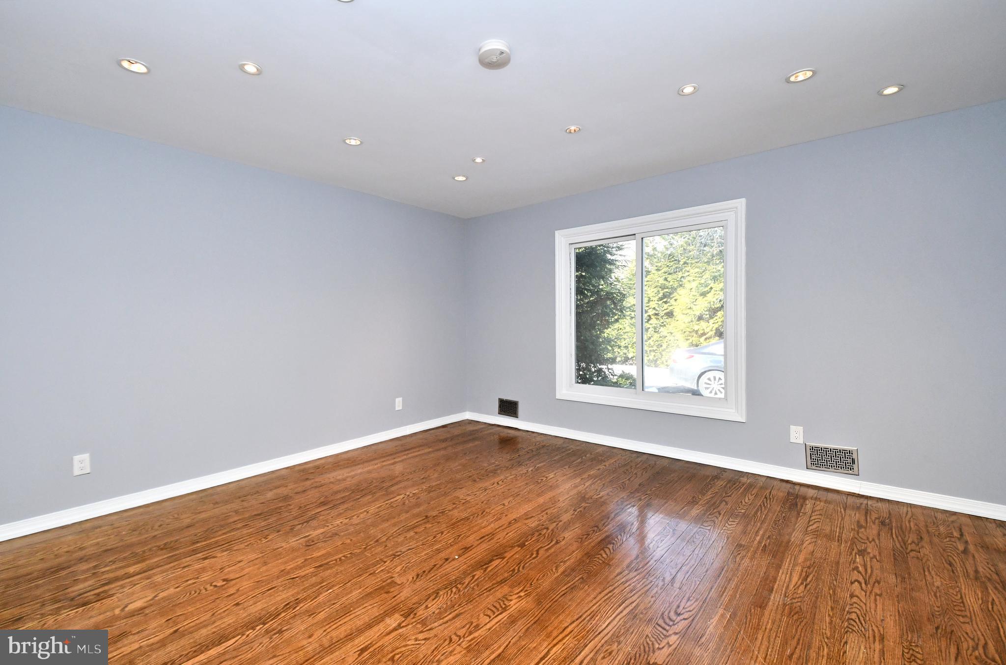 EXECUTIVE ESTATES - Residential