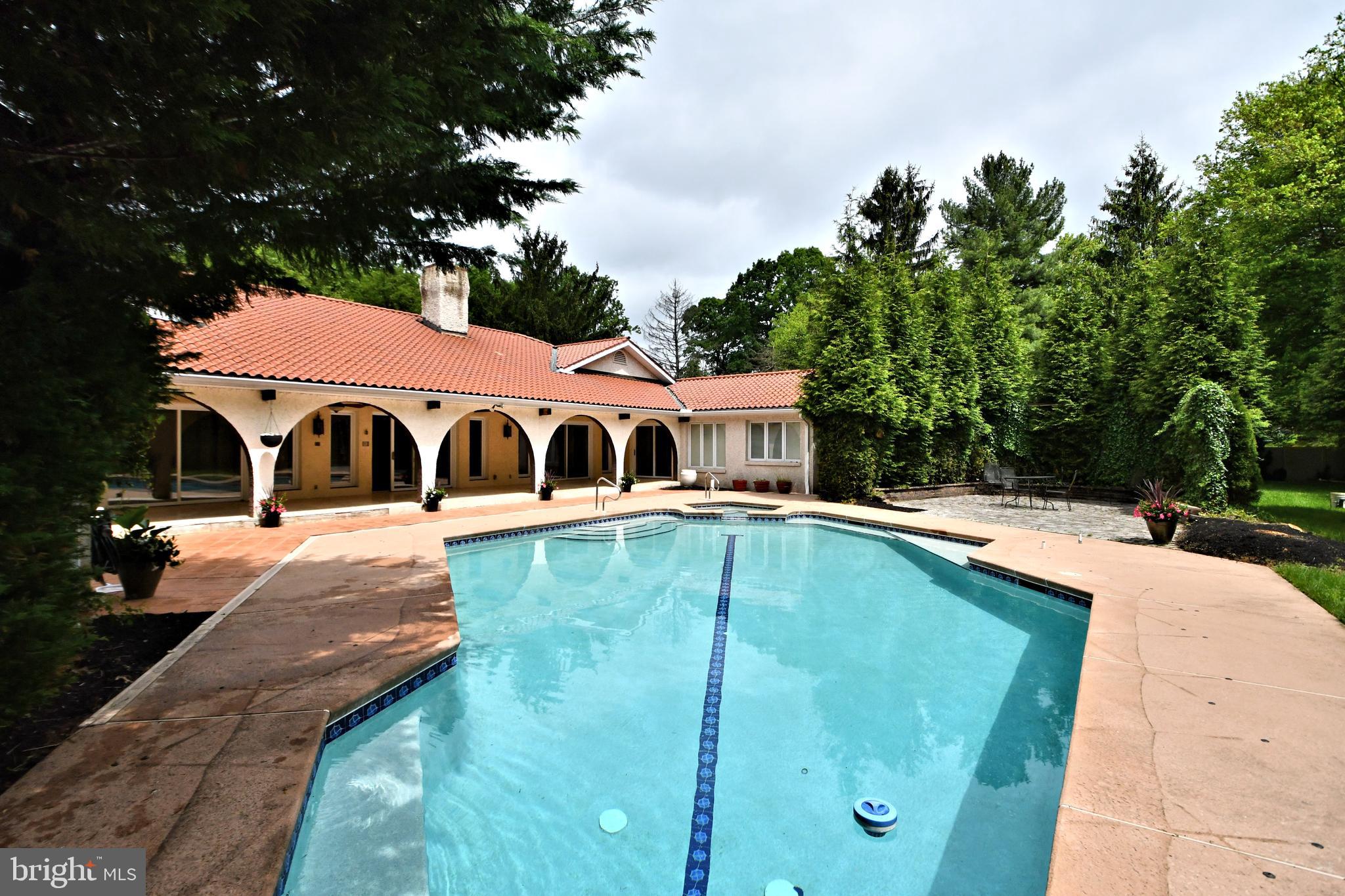 EXECUTIVE ESTATES - Residential
