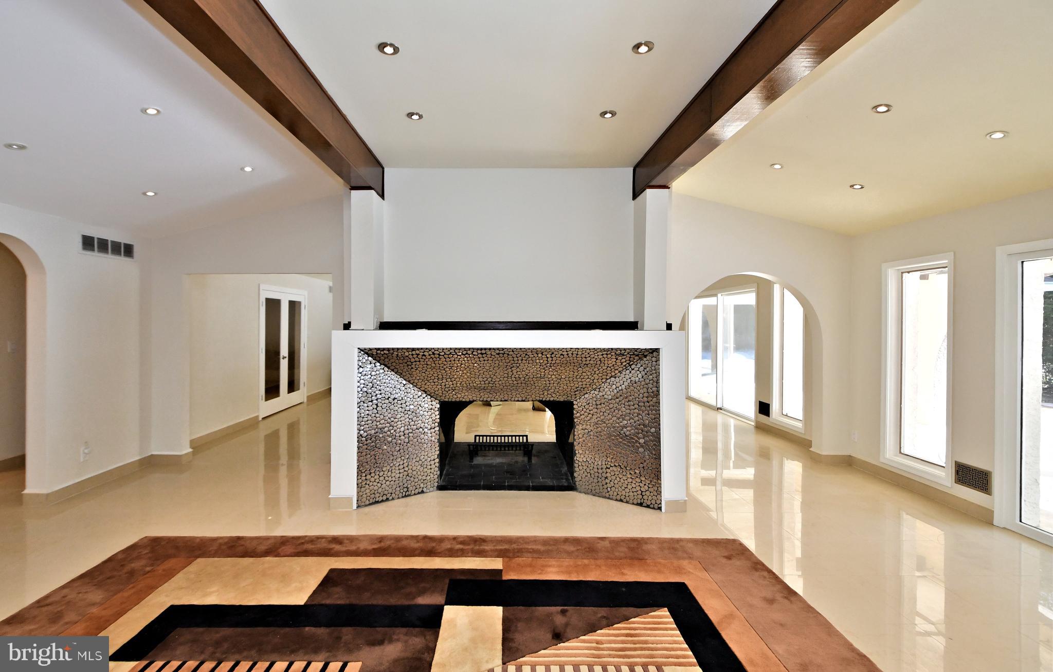 EXECUTIVE ESTATES - Residential