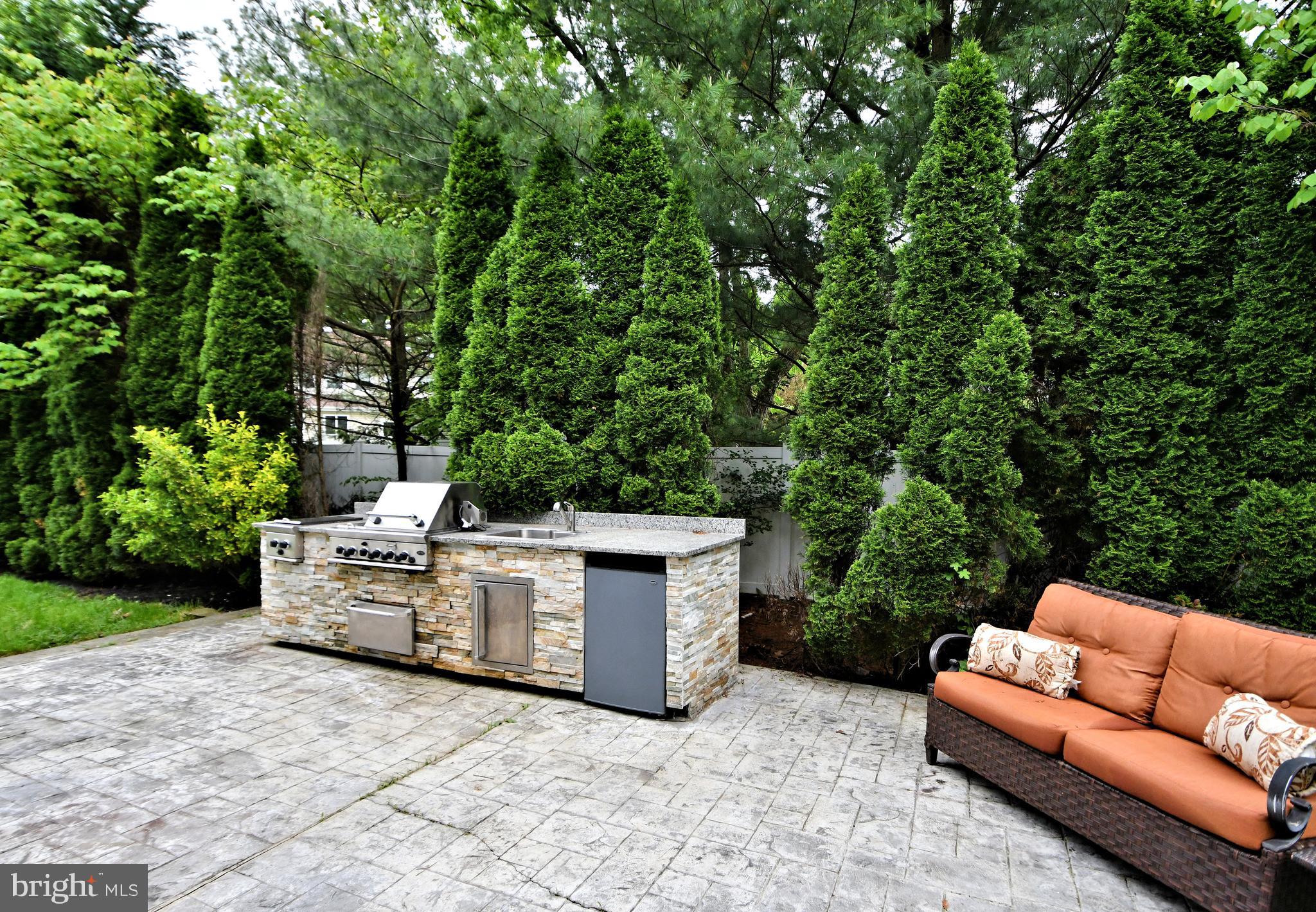 EXECUTIVE ESTATES - Residential