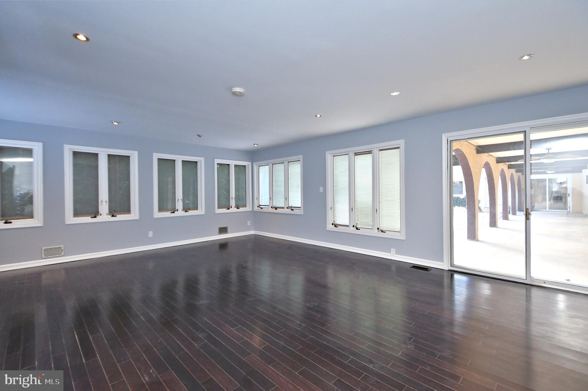 EXECUTIVE ESTATES - Residential