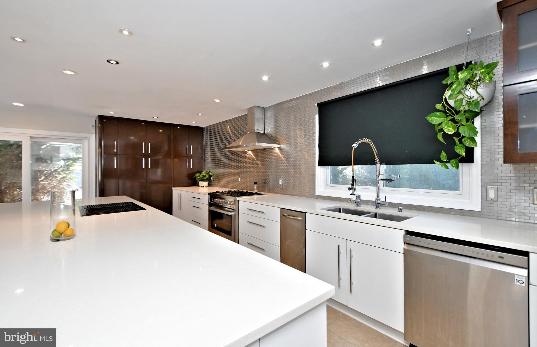 EXECUTIVE ESTATES - Residential