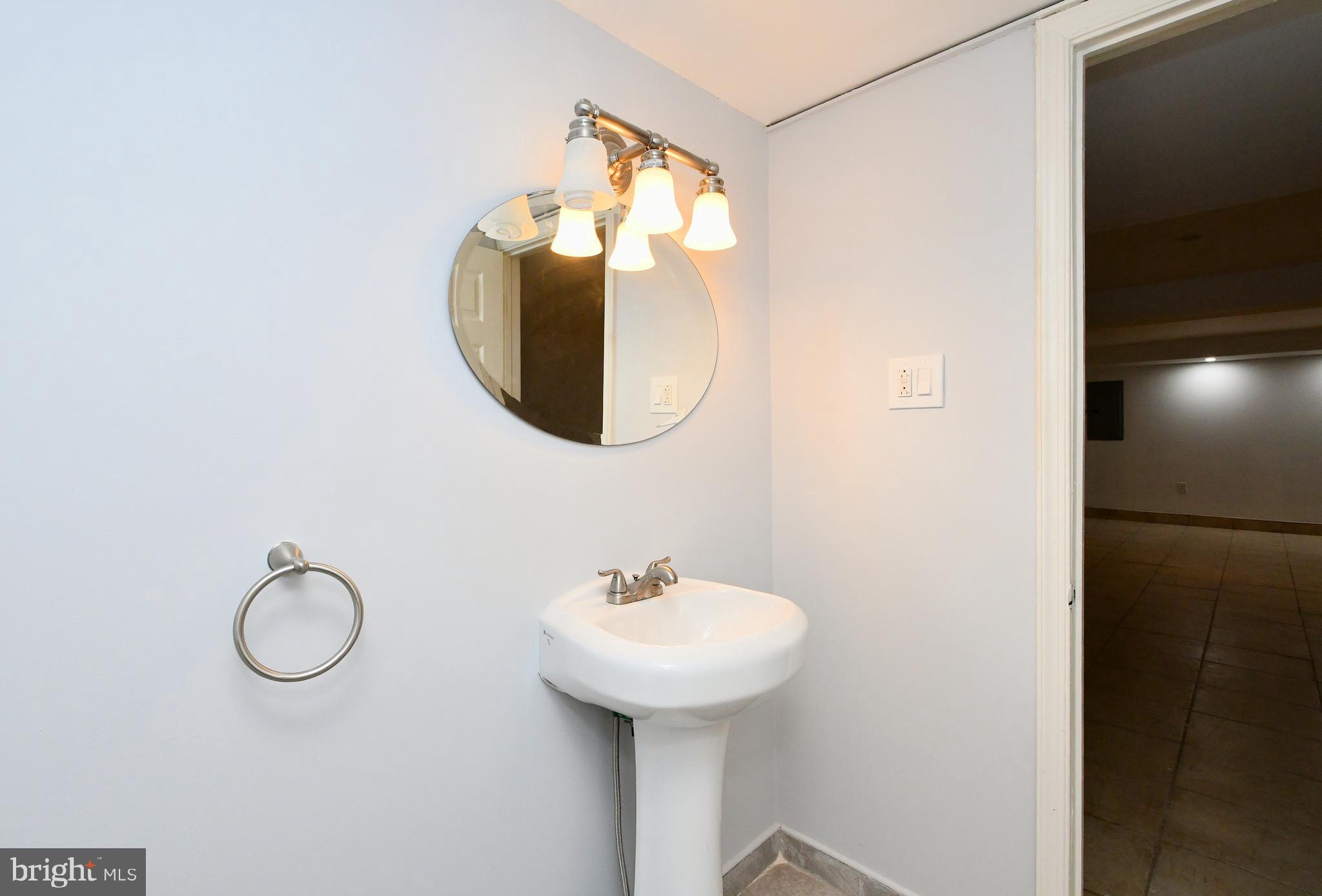 EXECUTIVE ESTATES - Residential