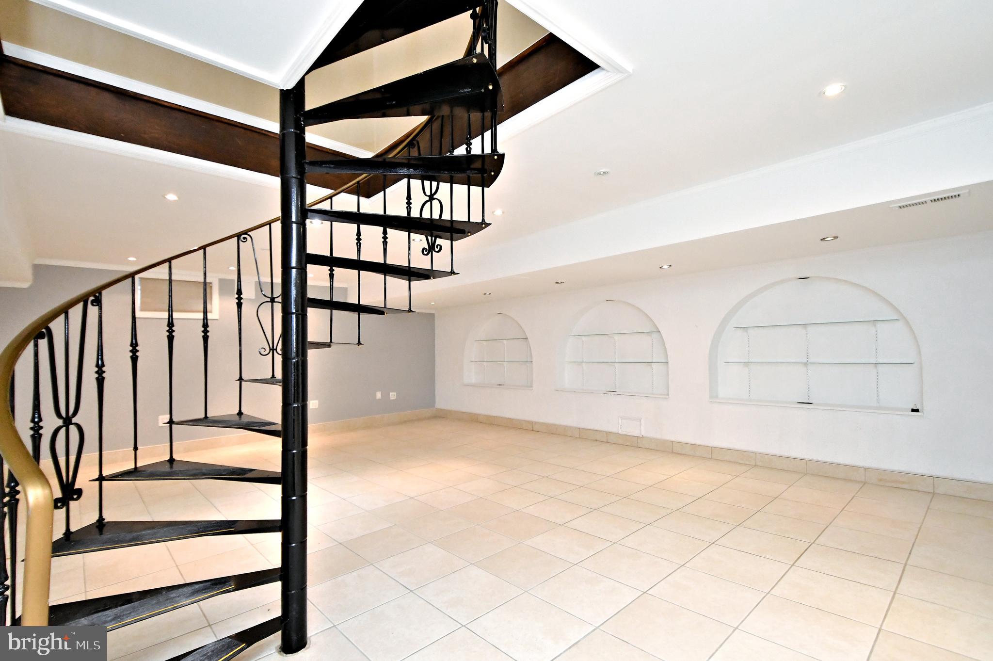 EXECUTIVE ESTATES - Residential