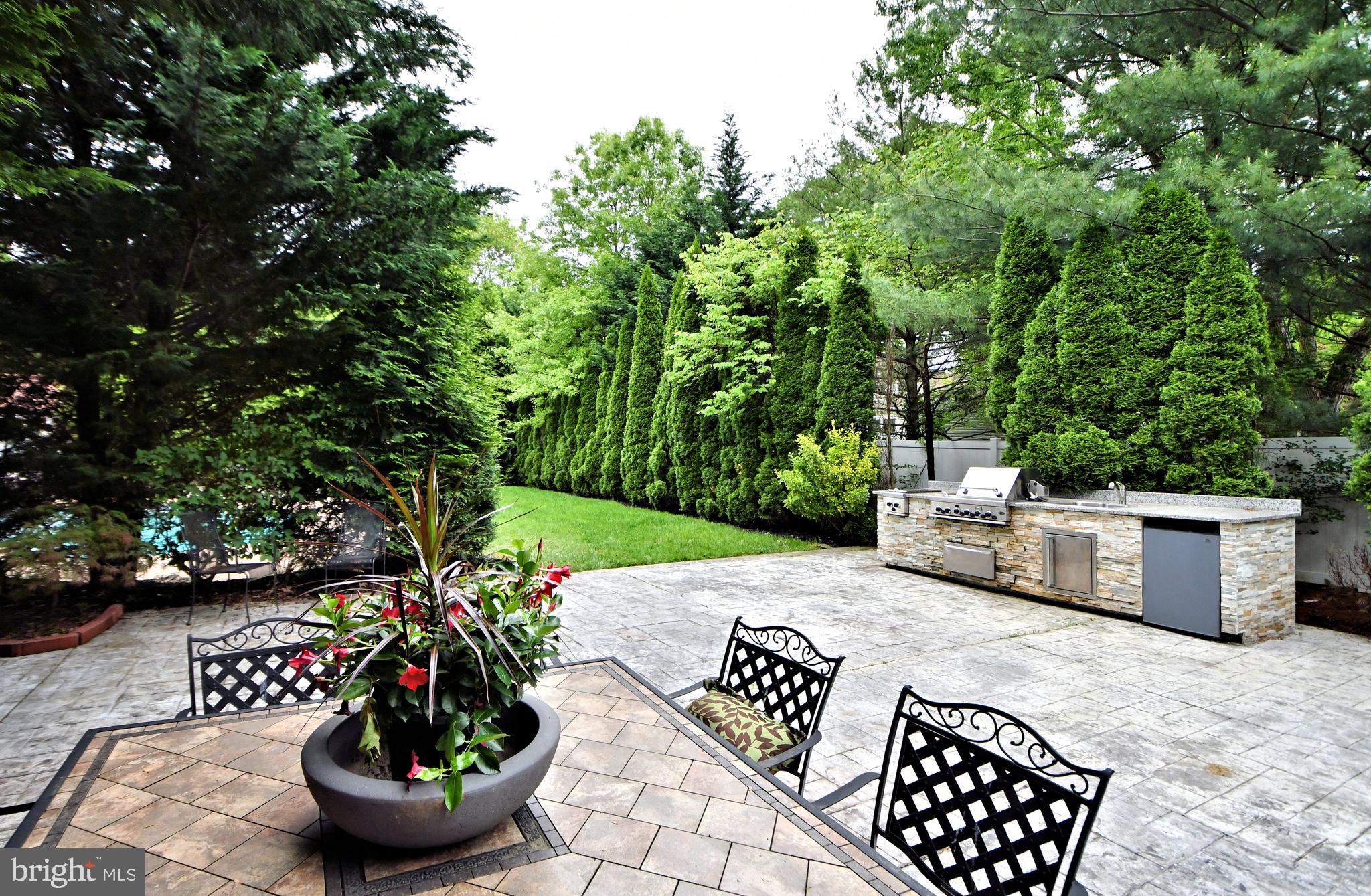 EXECUTIVE ESTATES - Residential