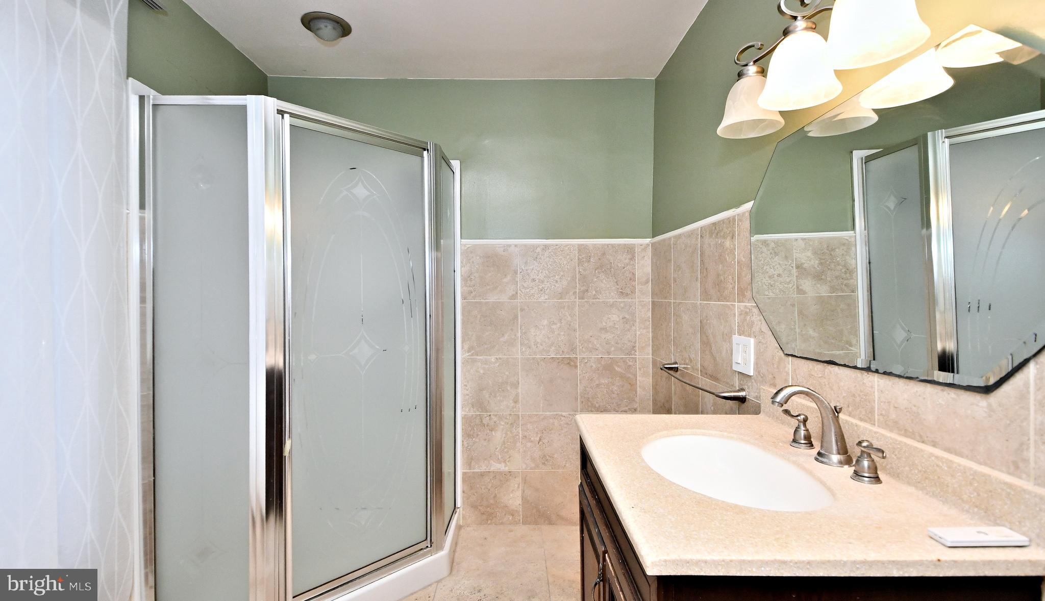 EXECUTIVE ESTATES - Residential