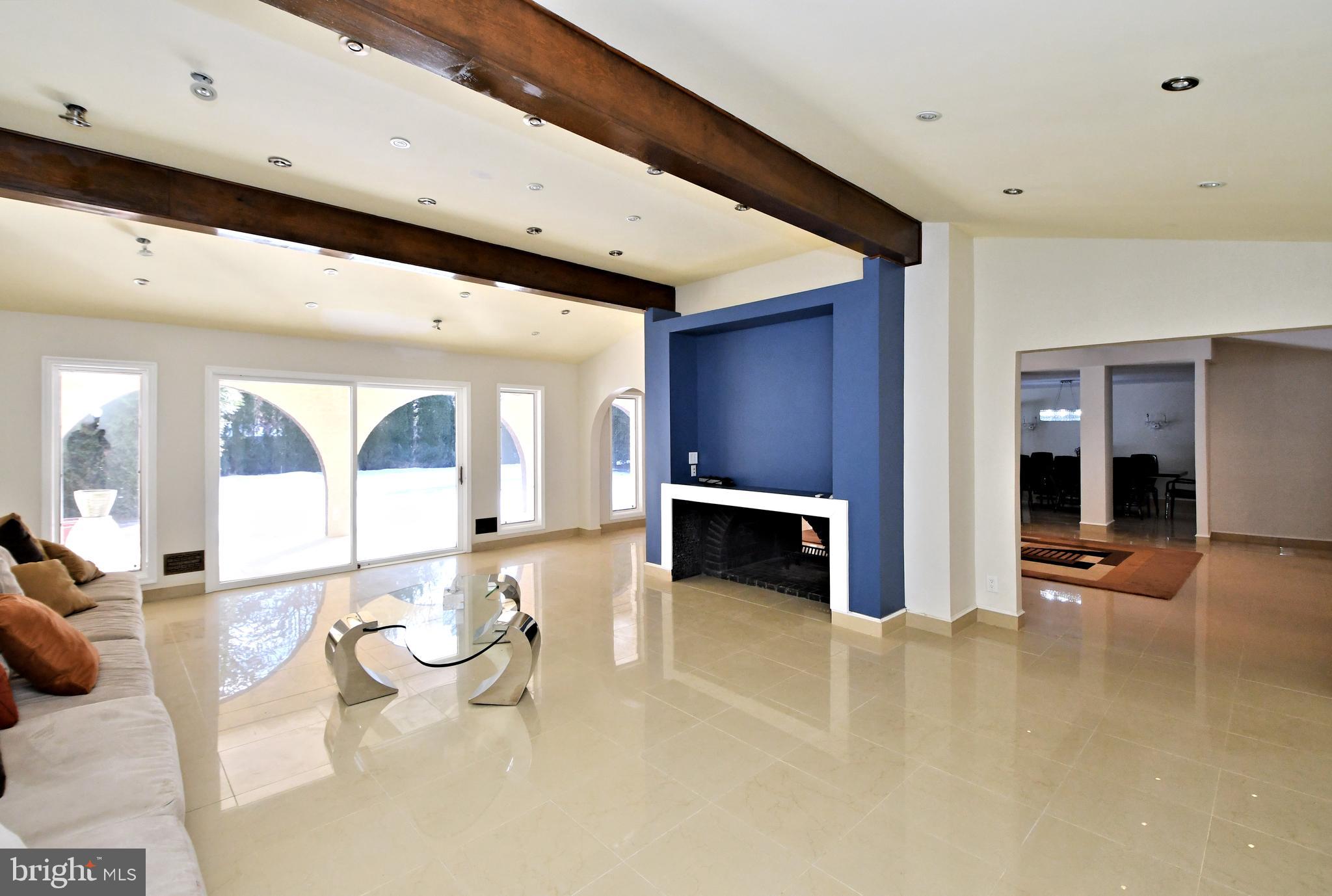 EXECUTIVE ESTATES - Residential