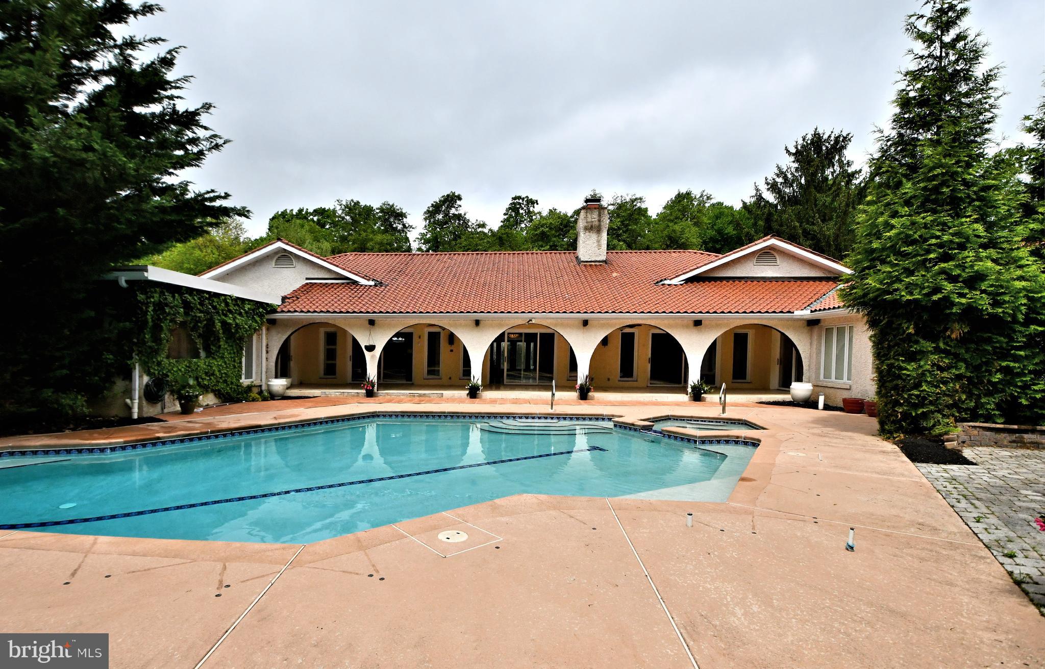 EXECUTIVE ESTATES - Residential