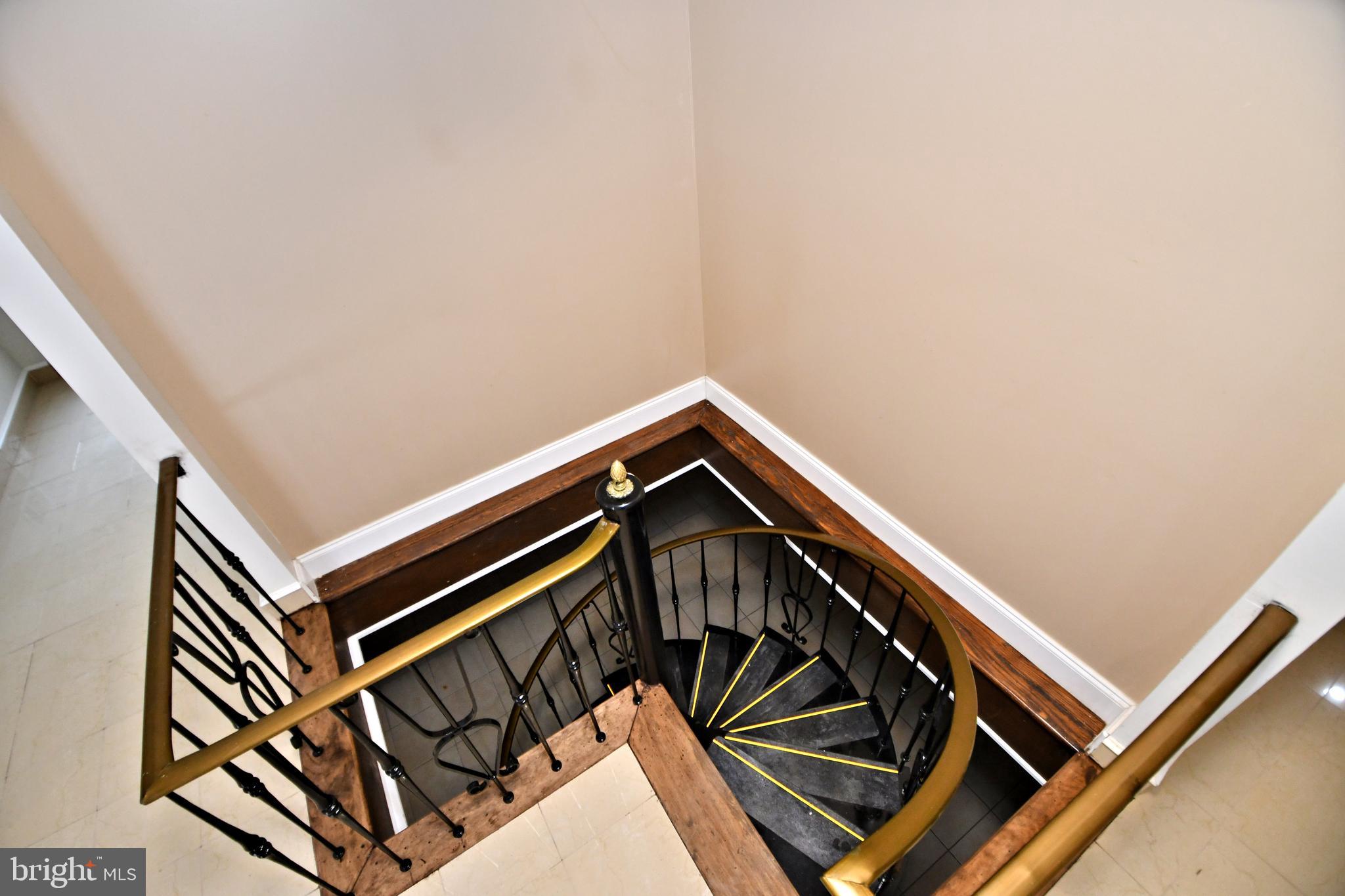 EXECUTIVE ESTATES - Residential