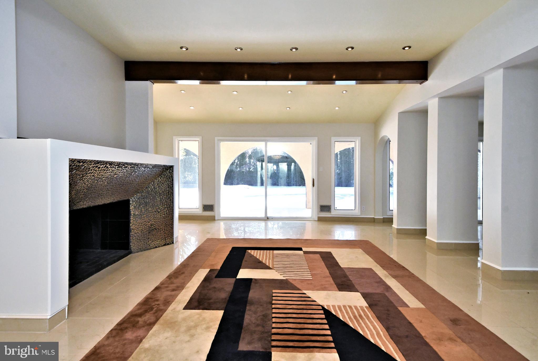 EXECUTIVE ESTATES - Residential