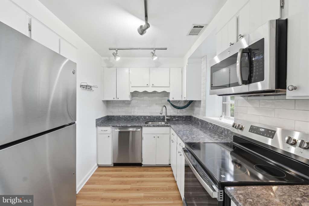 Photo of 4860 28th Street S #C2, ARLINGTON, VA 22206 (MLS # VAAR2078388)