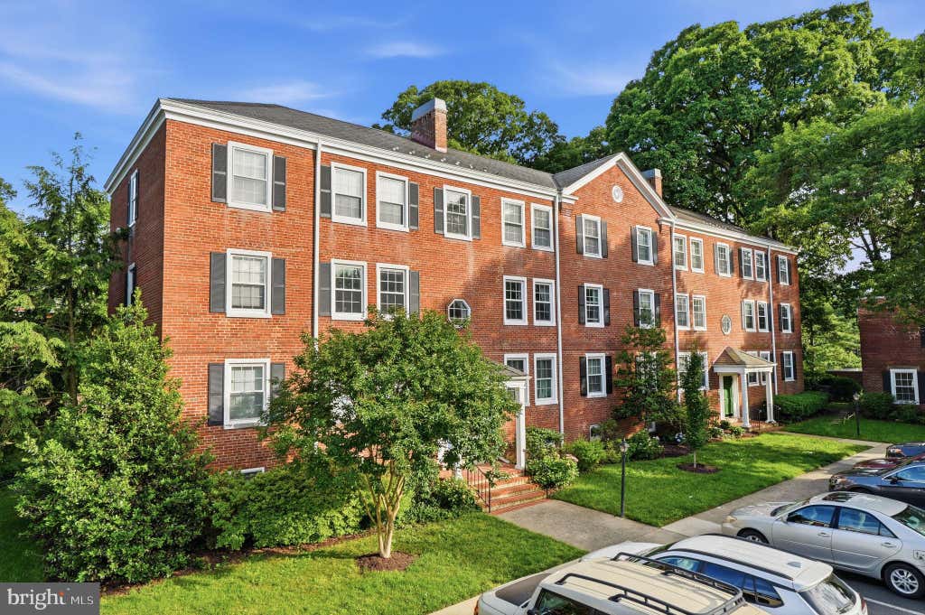 Photo of 4860 28th Street S #C2, ARLINGTON, VA 22206 (MLS # VAAR2078388)