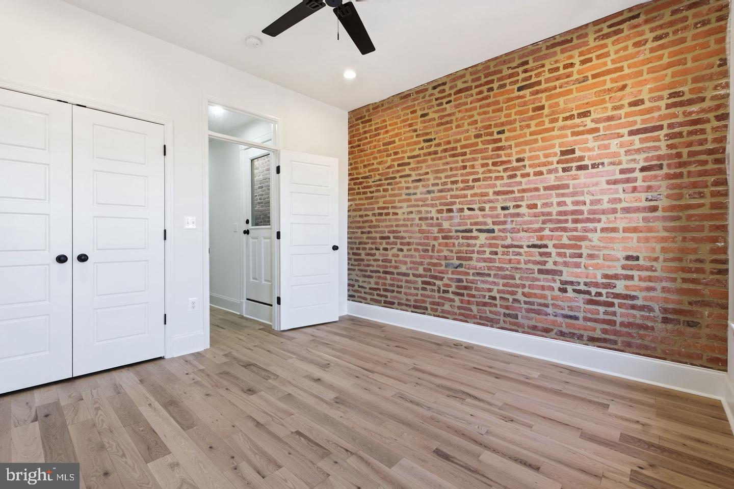 LOCUST POINT - Residential