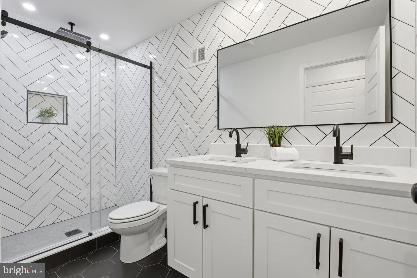 LOCUST POINT - Residential