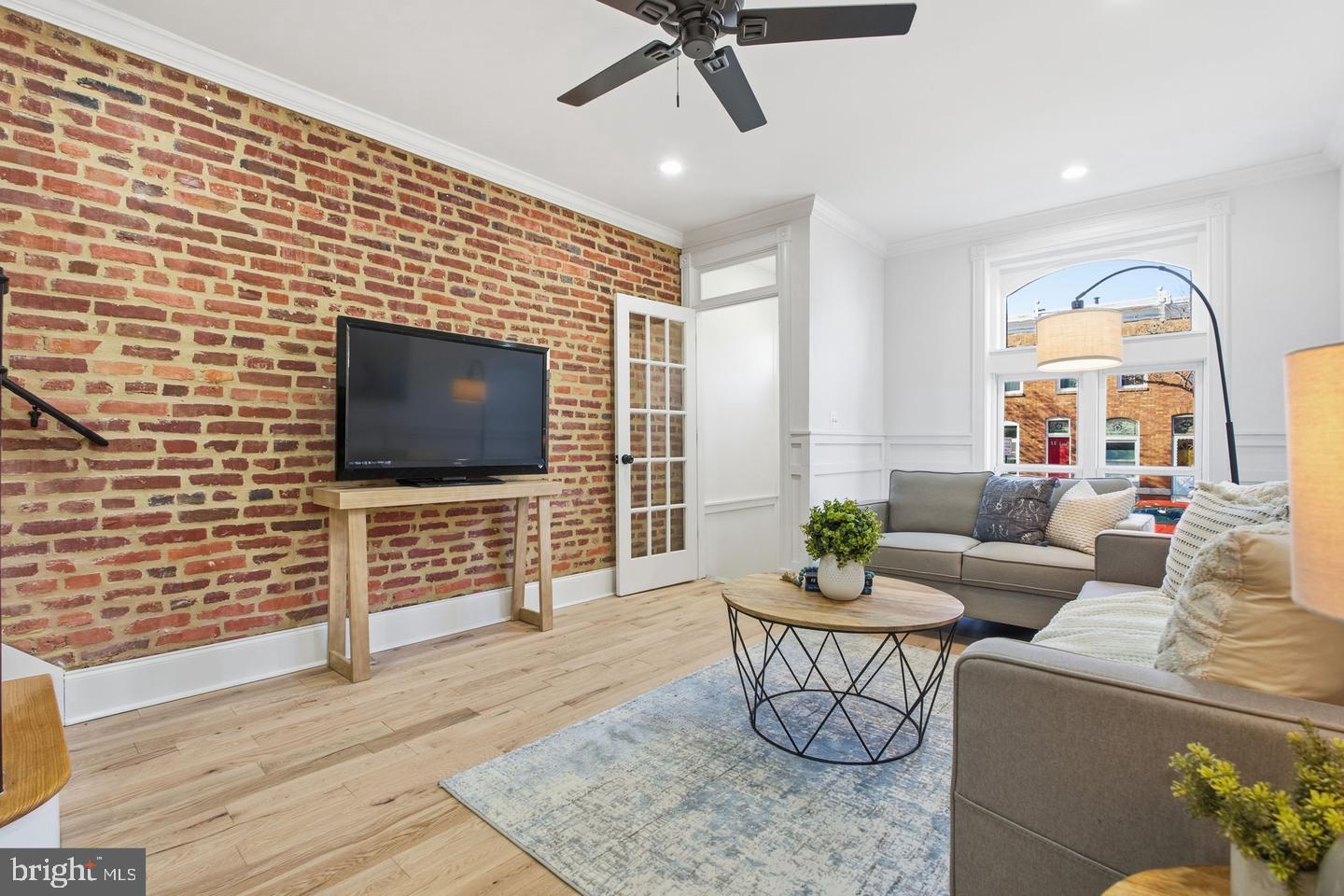 LOCUST POINT - Residential