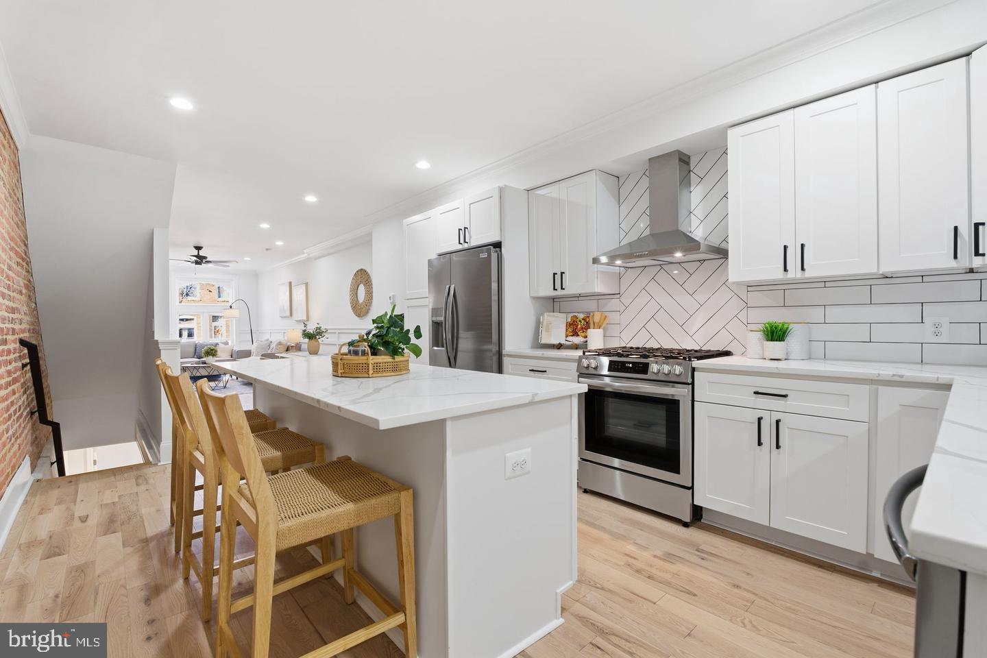 LOCUST POINT - Residential