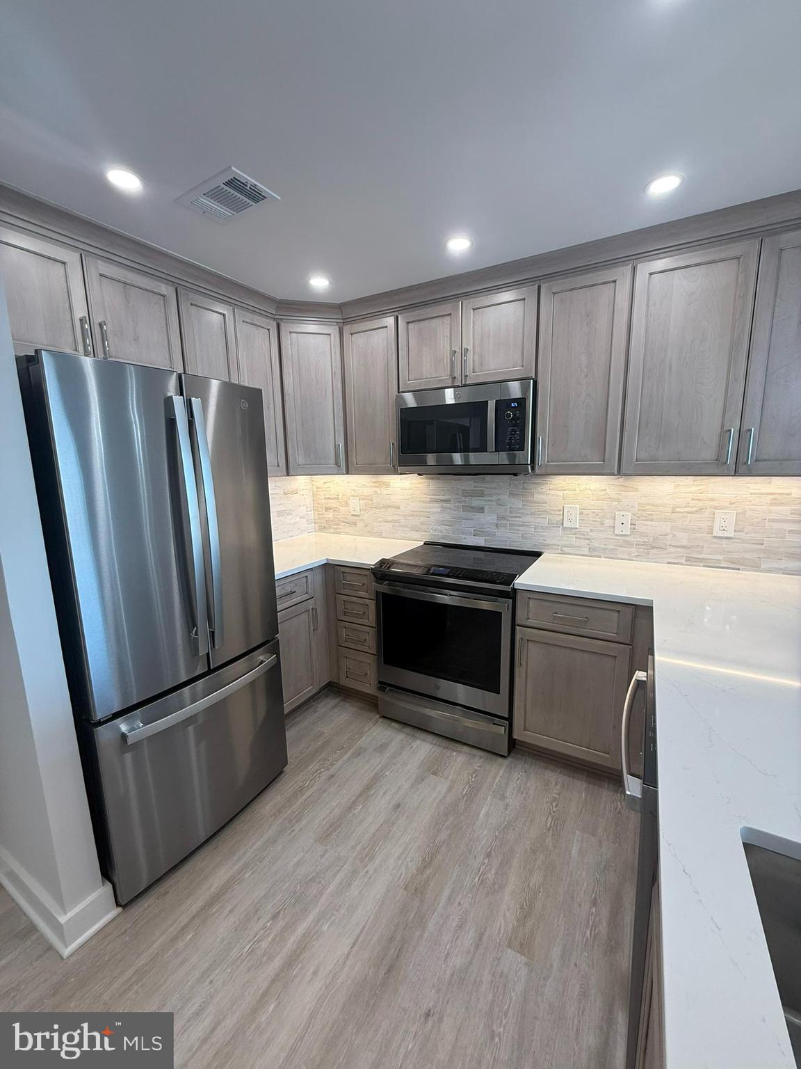 888 N QUINCY STREET 1404